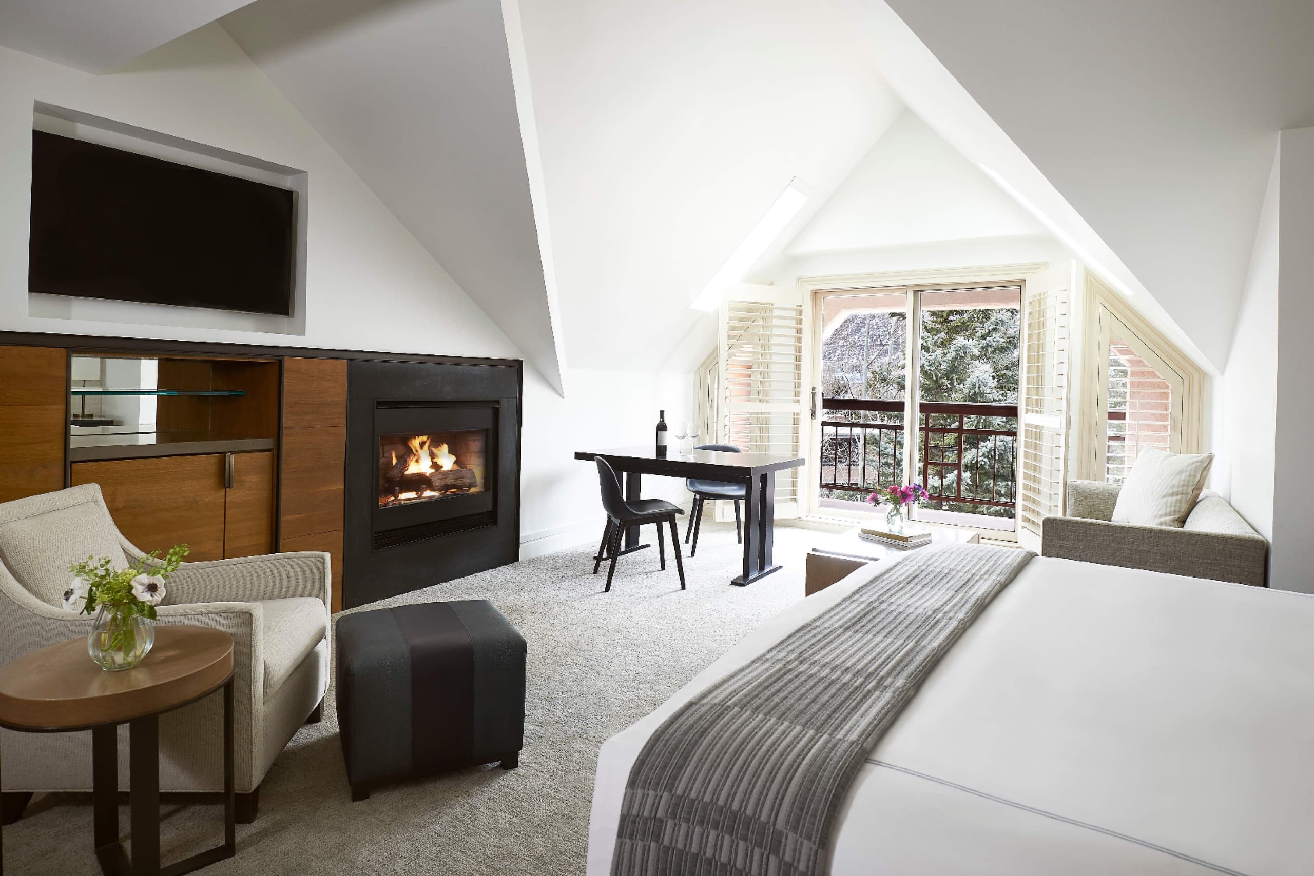 Mountain-Side Guest Room