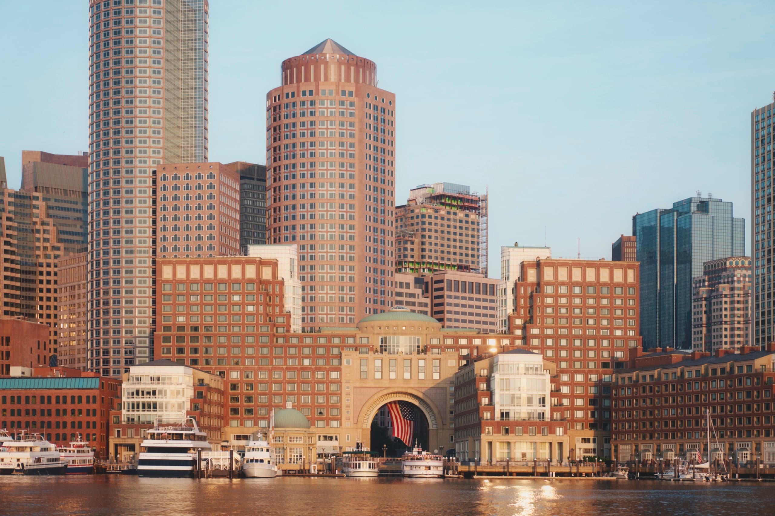 Rowes Wharf & das Hafenufer