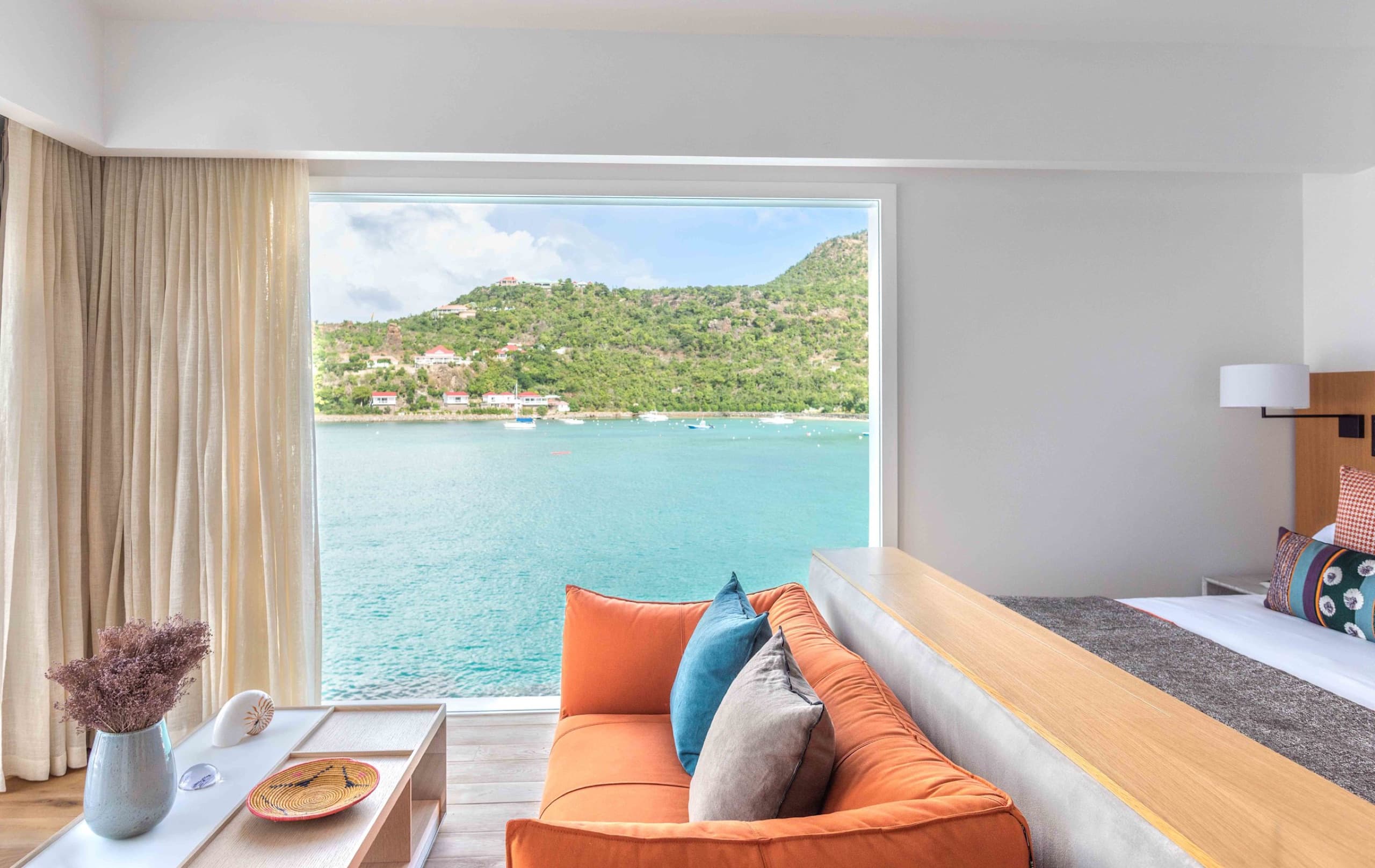 Premium Suite Fregate, bedroom opening onto St Jean Bay