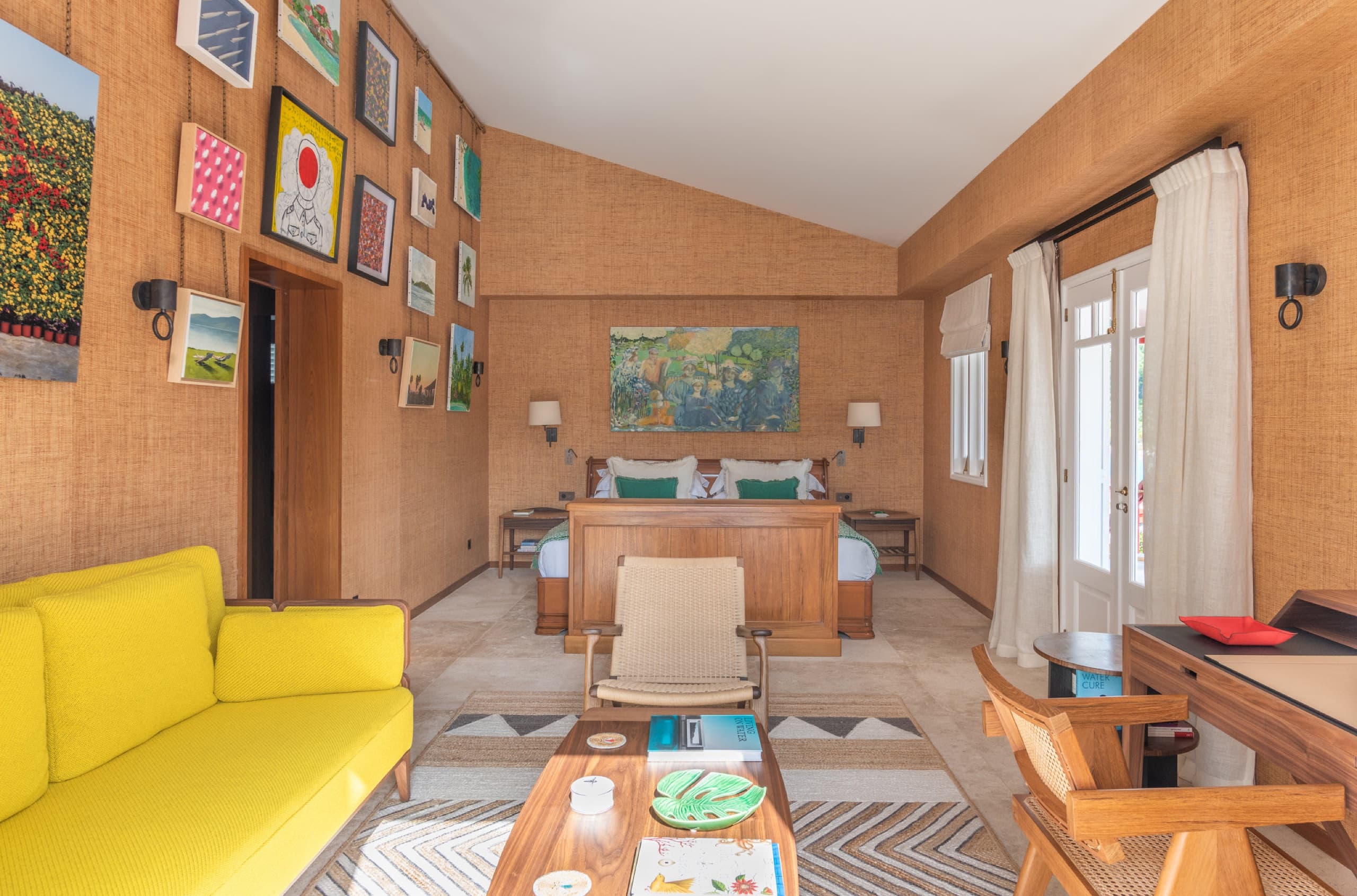 Rock Suite Treetops, living room with cathedral ceiling