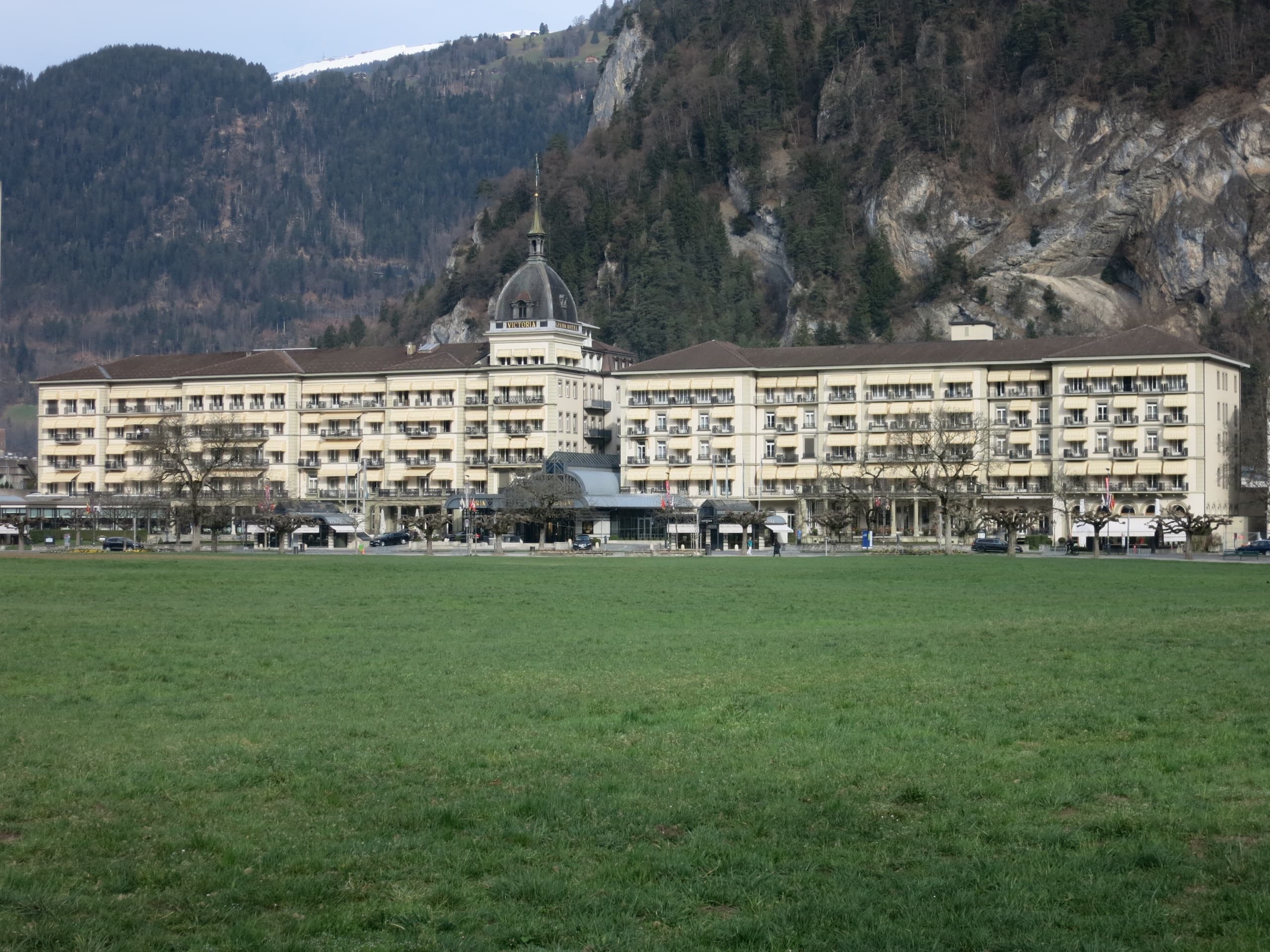 Victoria-Jungfrau Grand Hotel & Spa — exterior