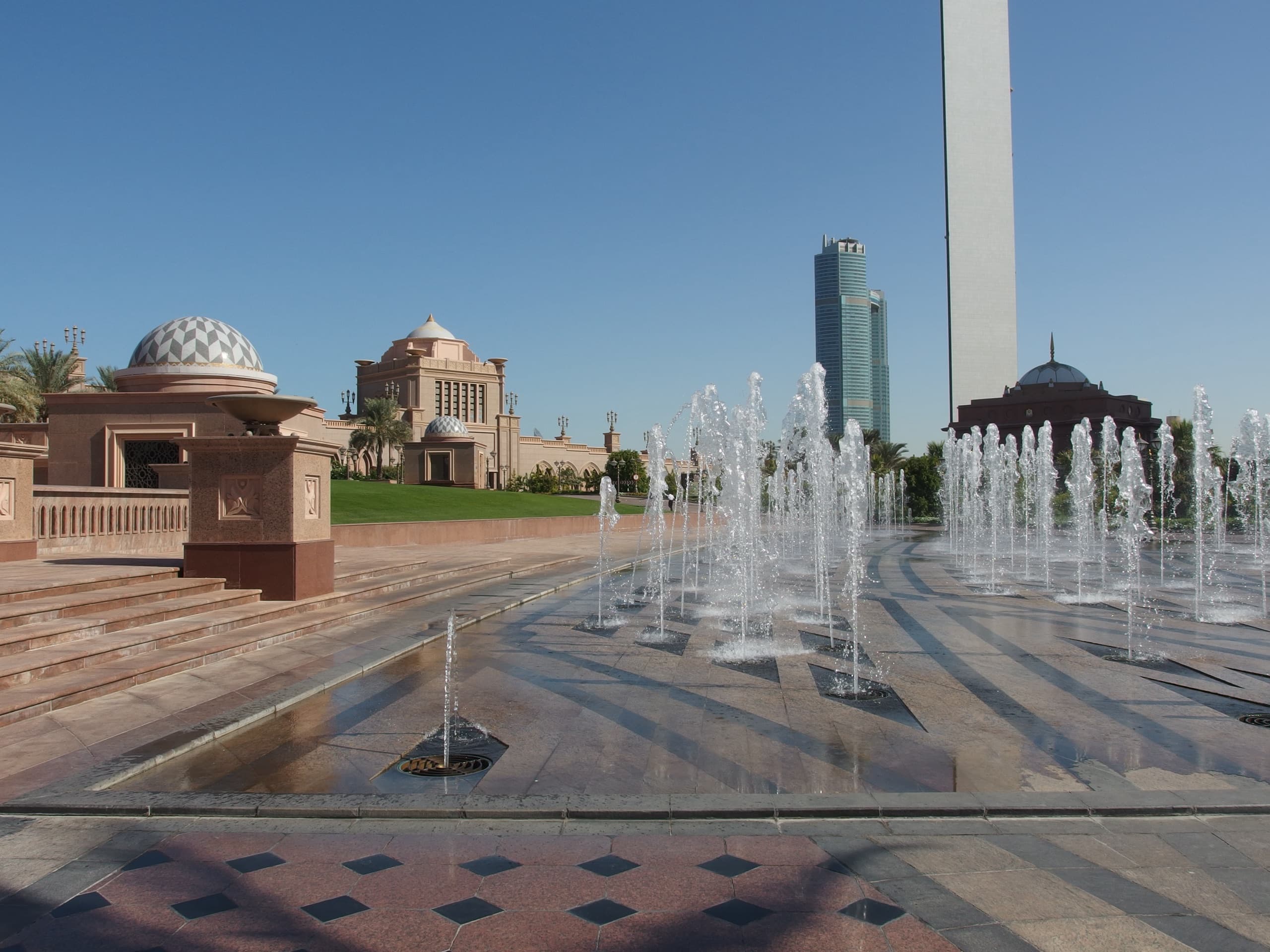 Emirates Palace Mandarin Oriental, Abu Dhabi — garden