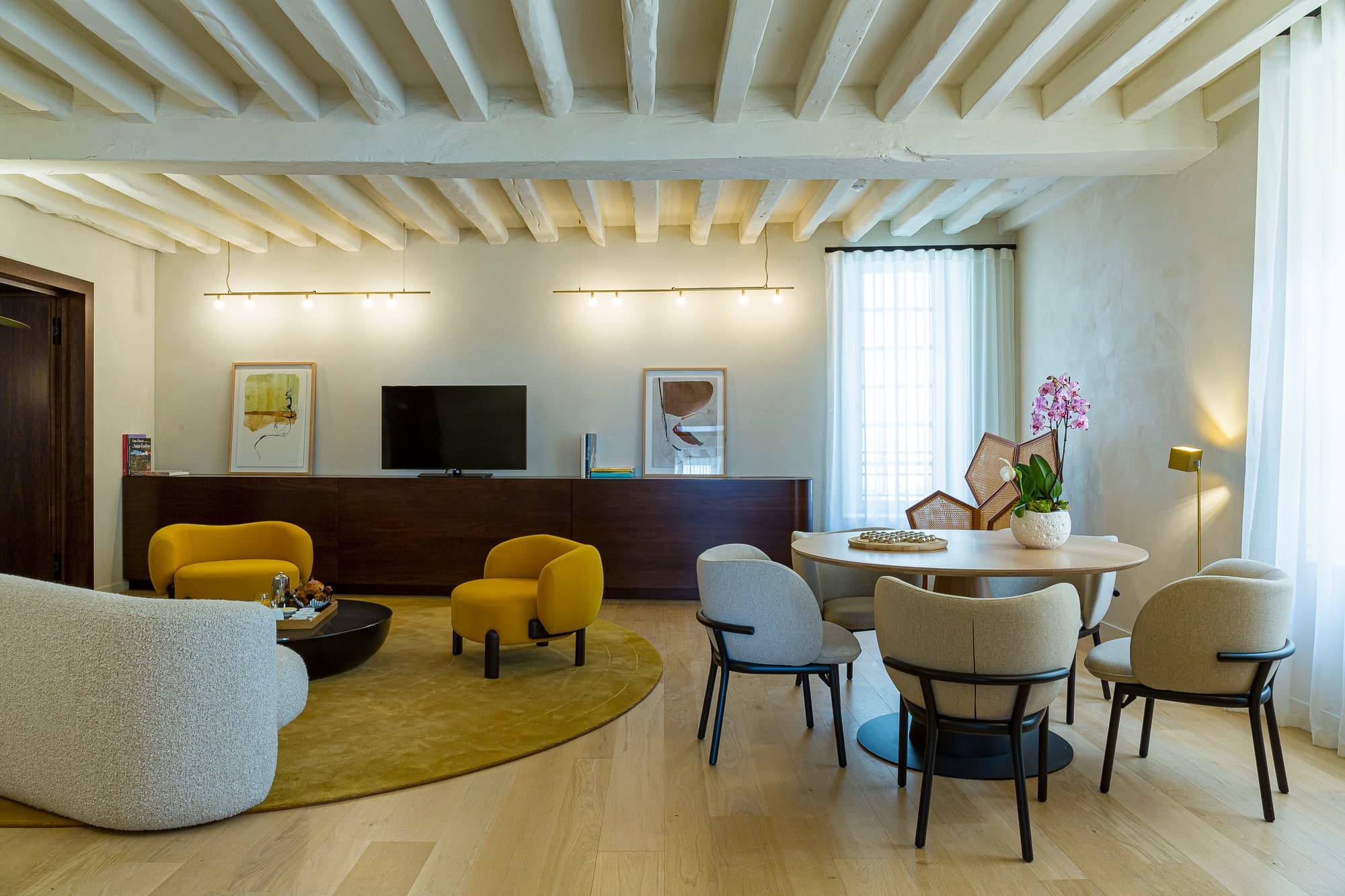 Hôtel de Pavie — lobby