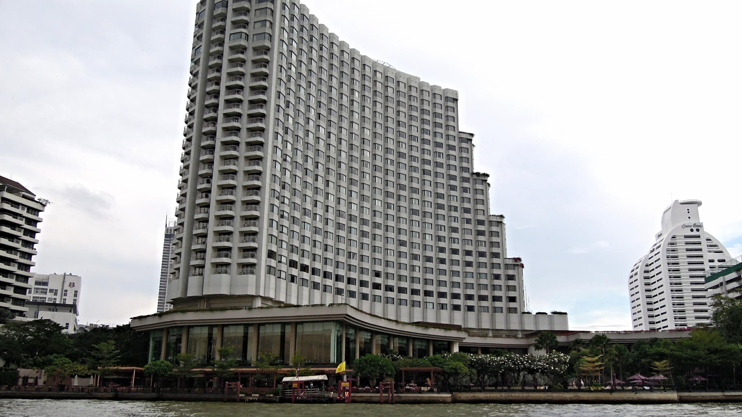 Shangri-La Bangkok — exterior