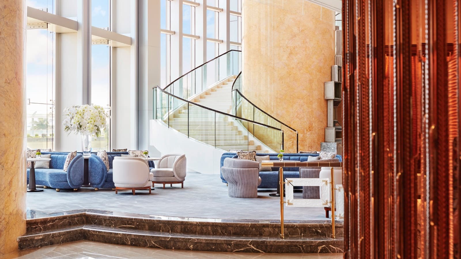 Four Seasons Hotel Hong Kong — lobby
