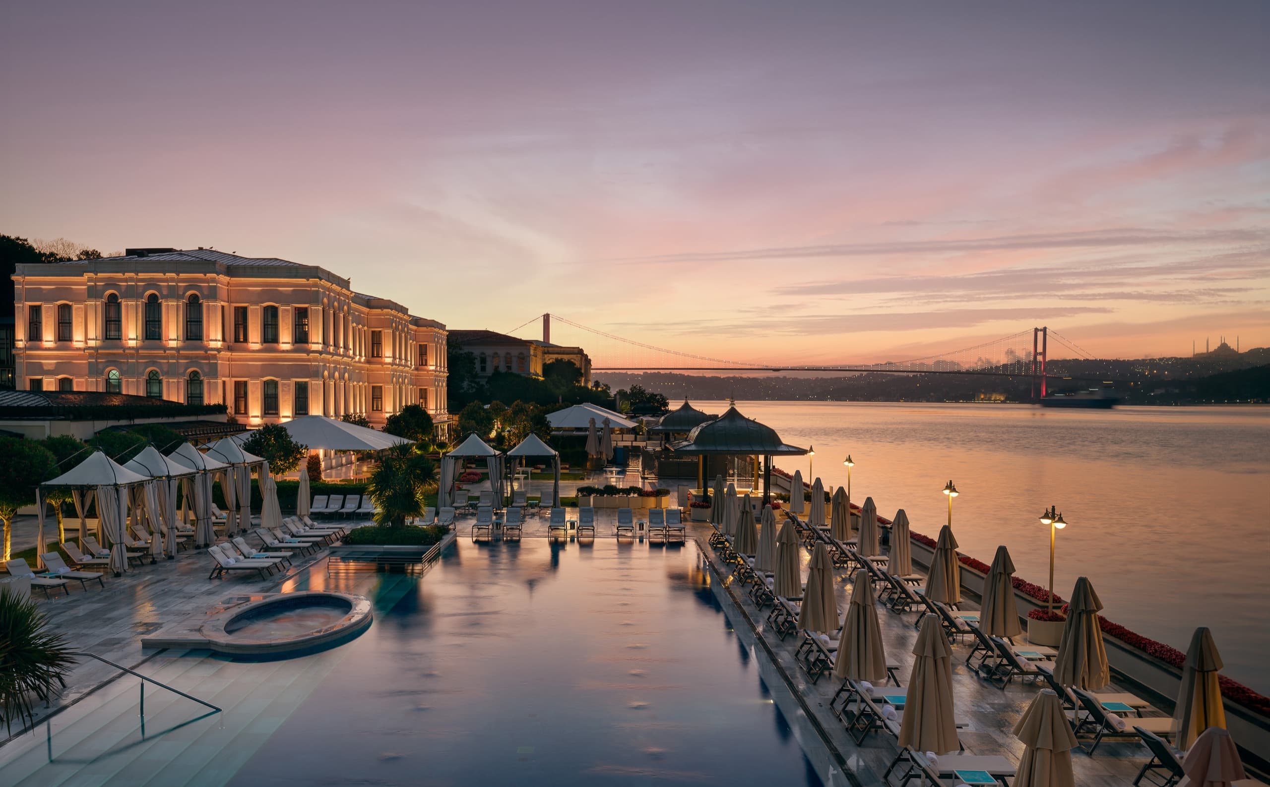 Four Seasons Hotel Istanbul at the Bosphorus — pool