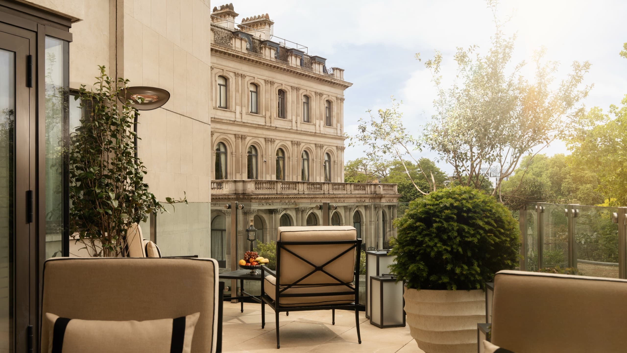 Four Seasons Hotel London at Park Lane — suite