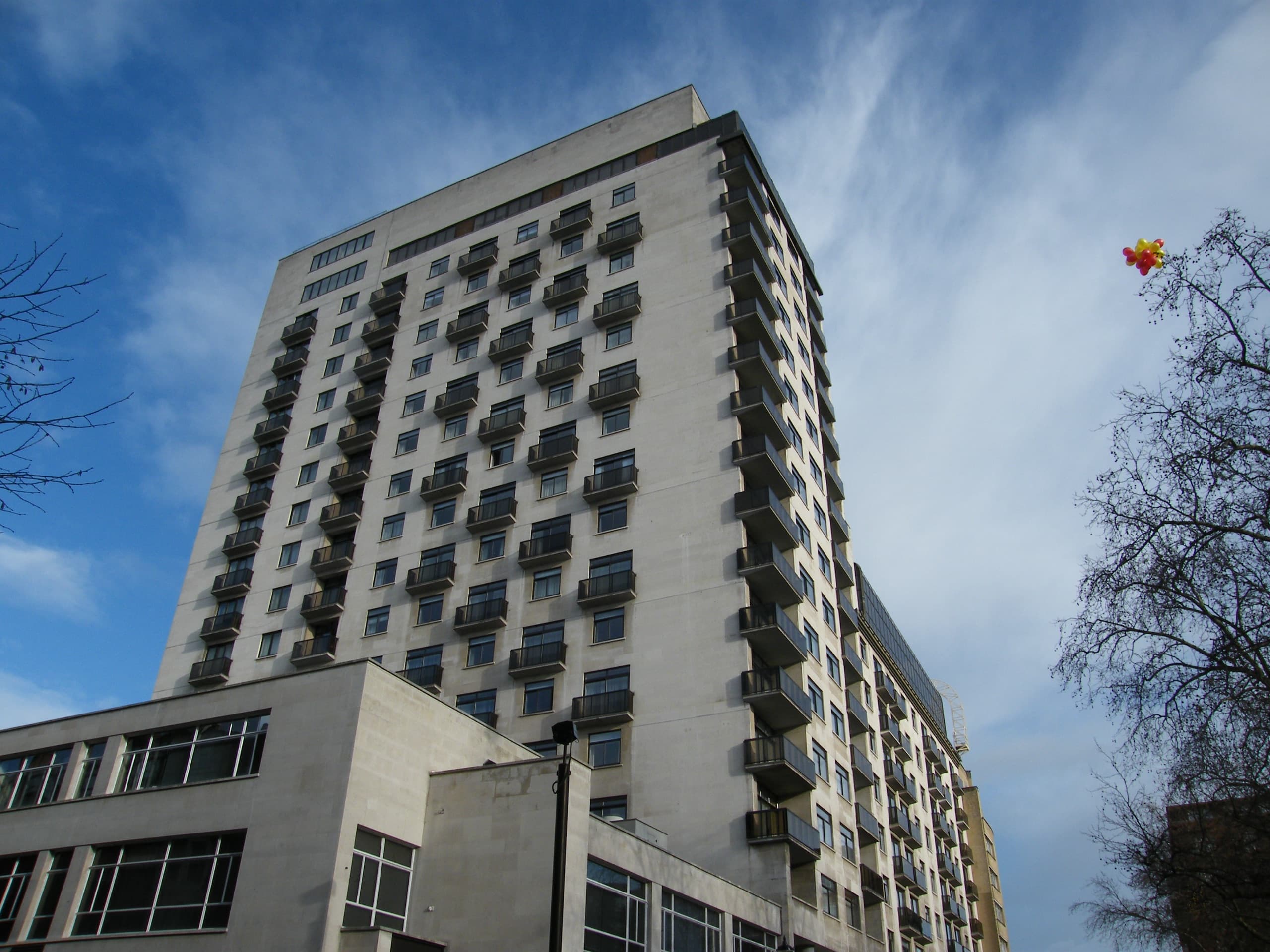 Jumeirah Carlton Tower — exterior