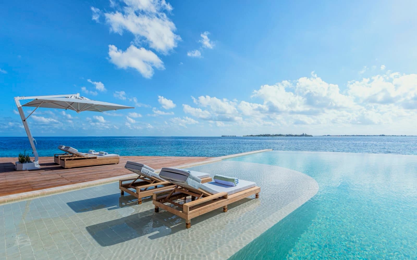 Kudadoo Maldives Private Island — pool
