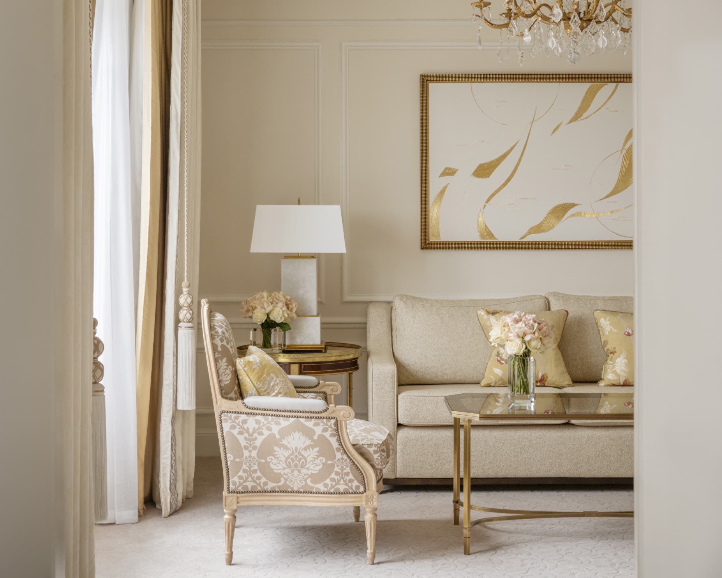 Four Seasons Hotel George V, Paris — suite