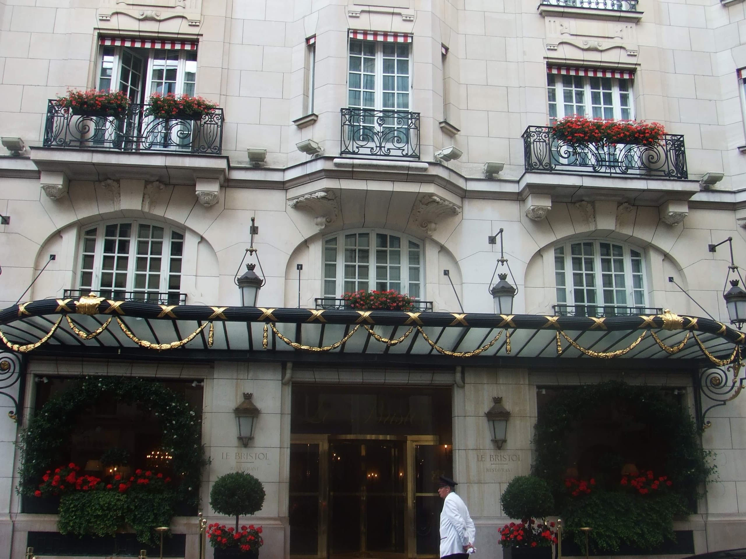 Le Bristol Paris — exterior
