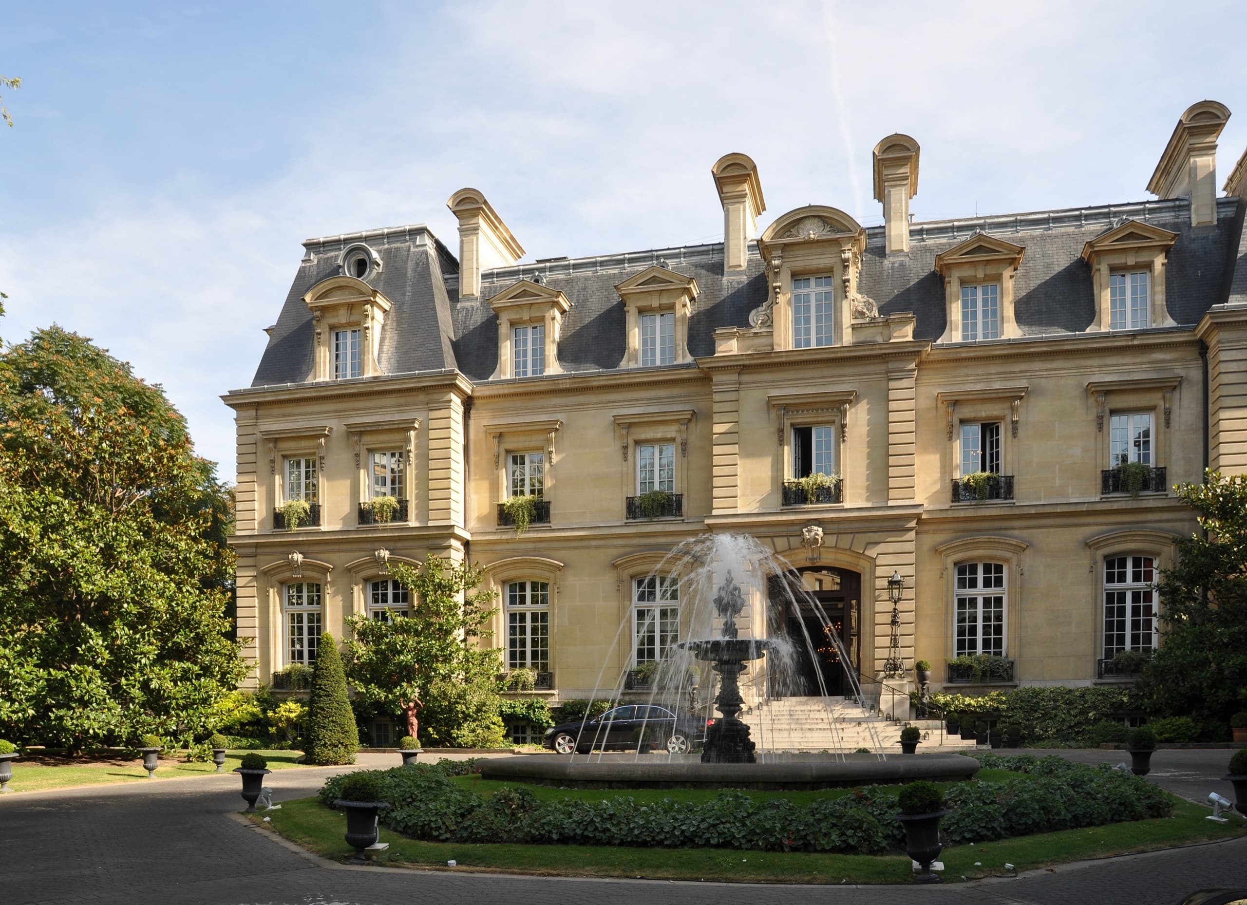 Saint James Paris — exterior