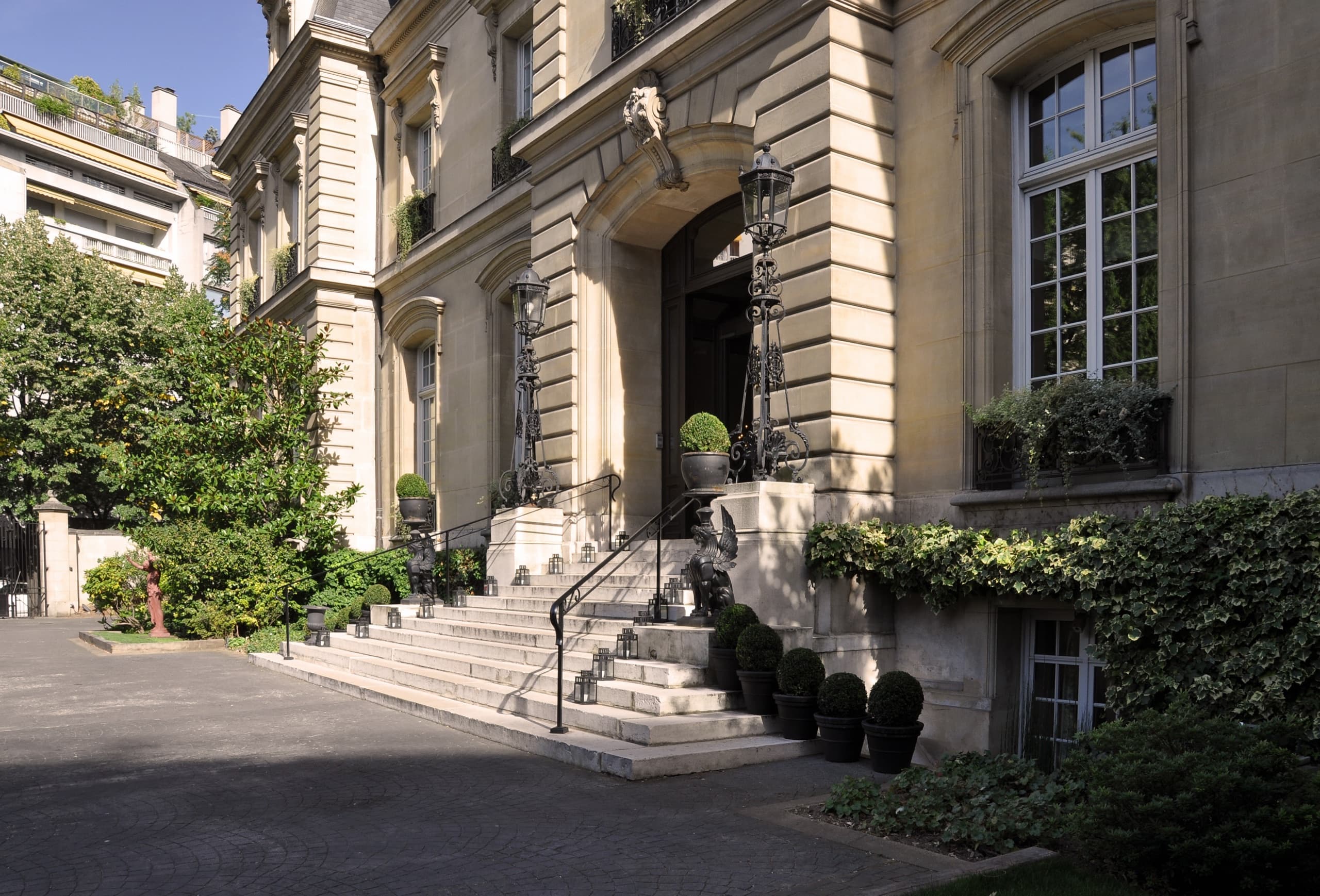 Saint James Paris — exterior
