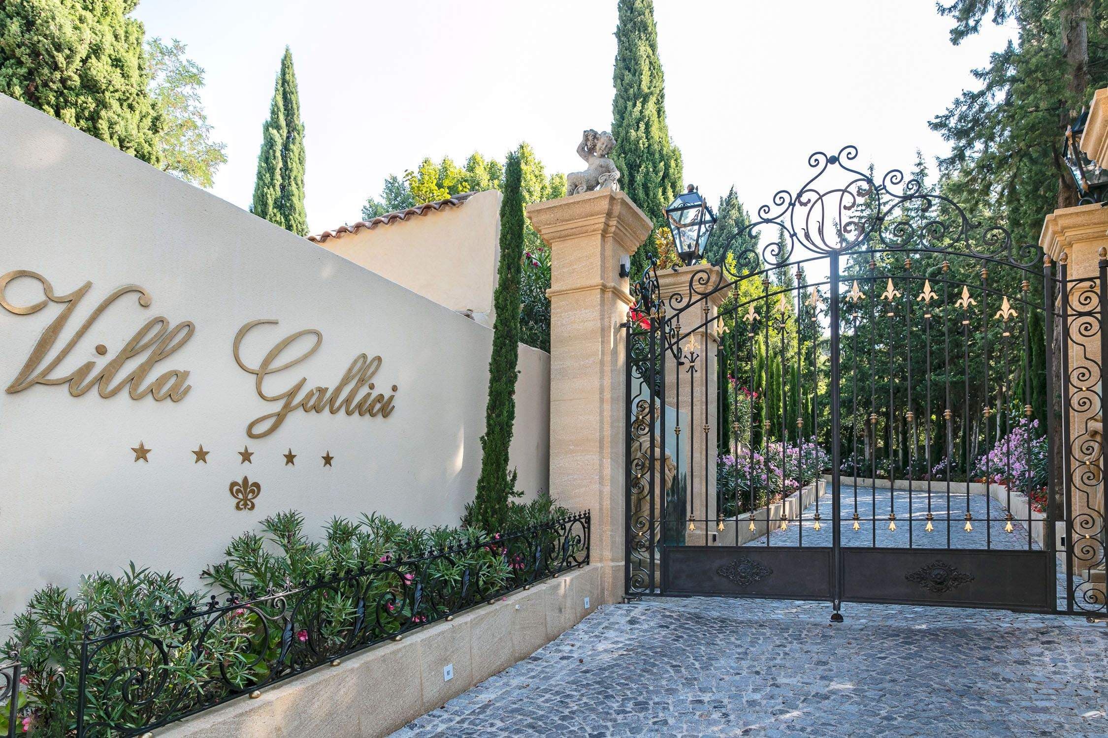 Villa Gallici — exterior