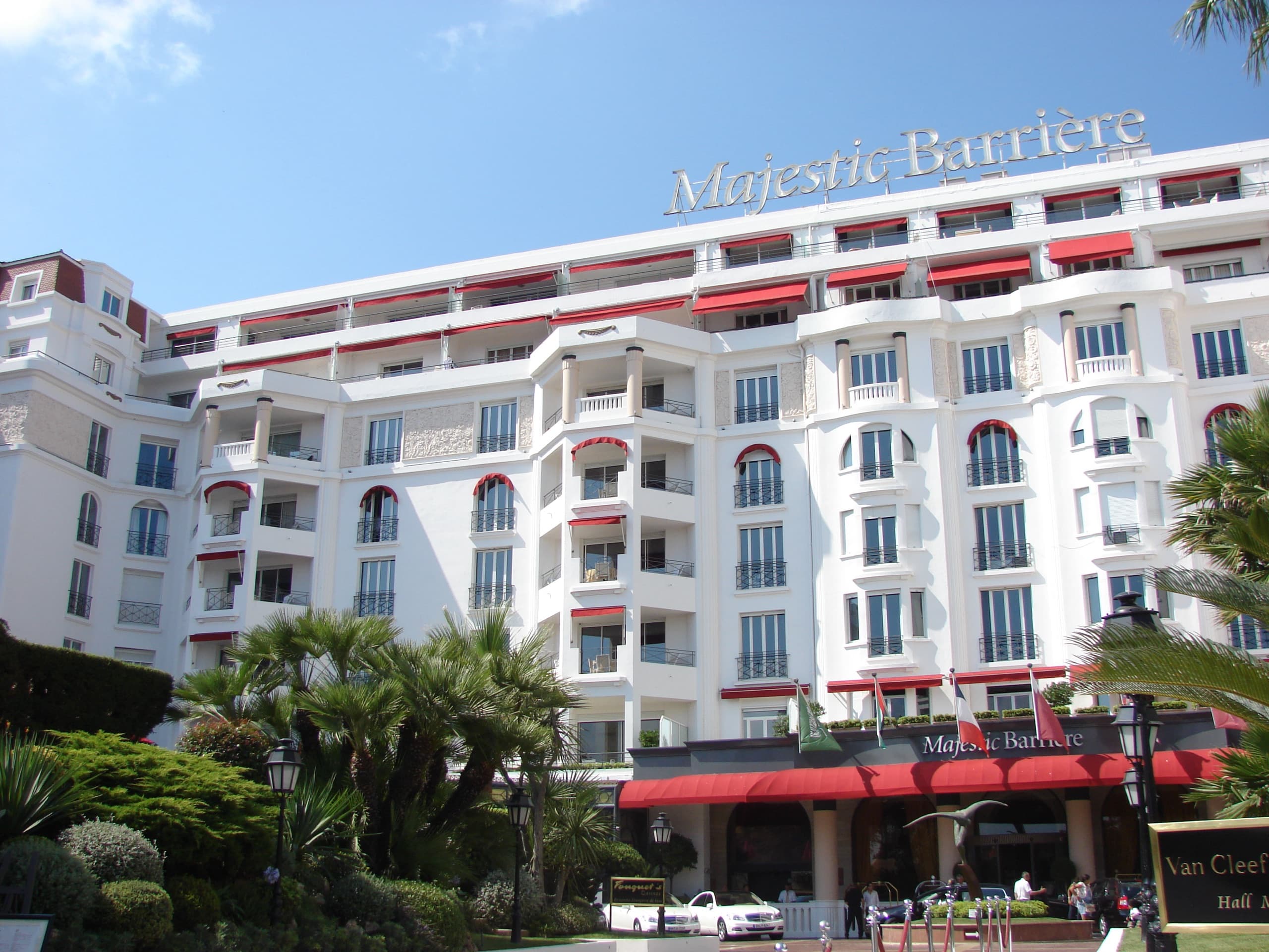 Hôtel Barrière Le Majestic Cannes — exterior