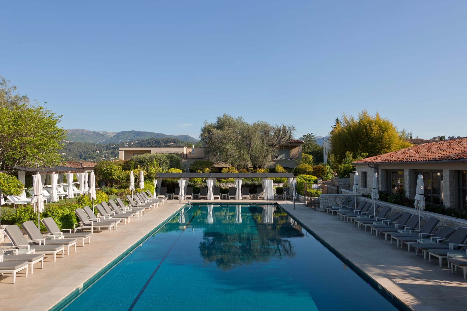 Le Domaine du Mas de Pierre — pool