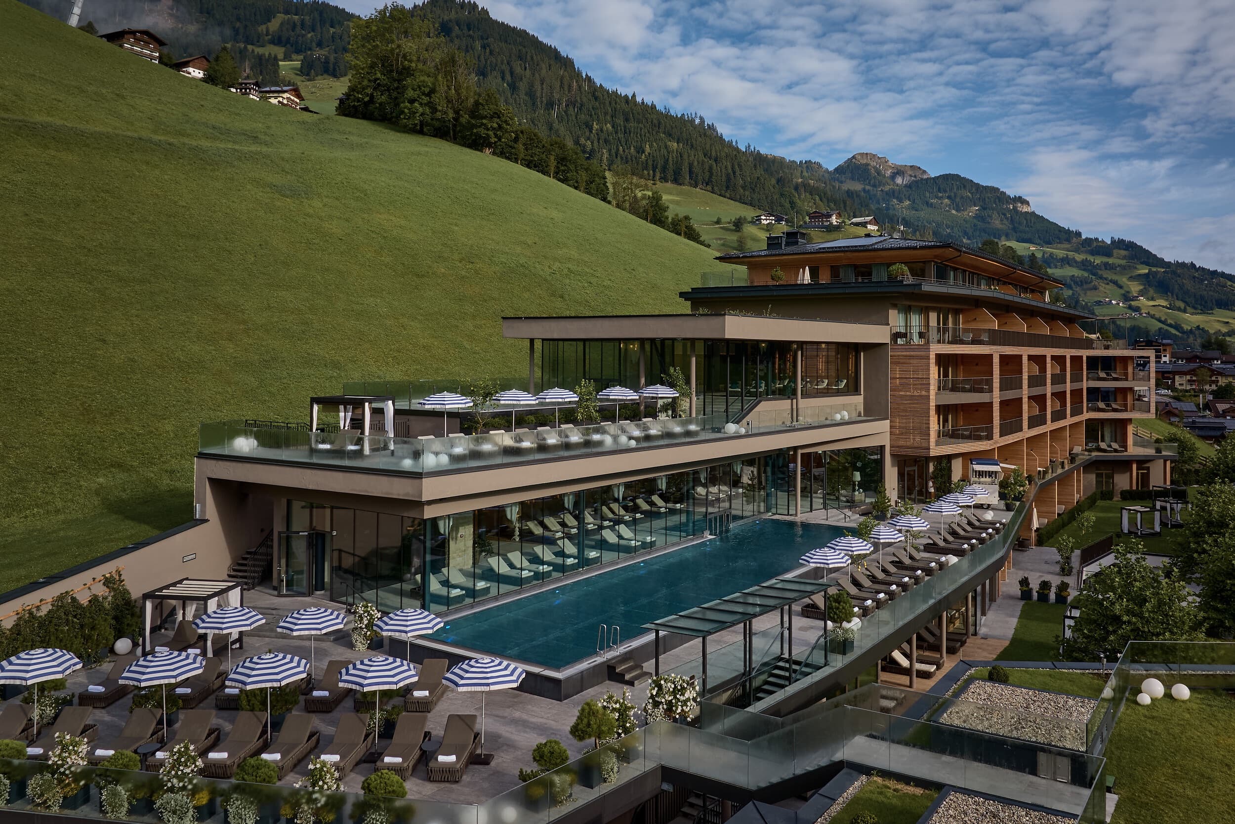 DAS EDELWEISS Salzburg Mountain Resort — aerial view