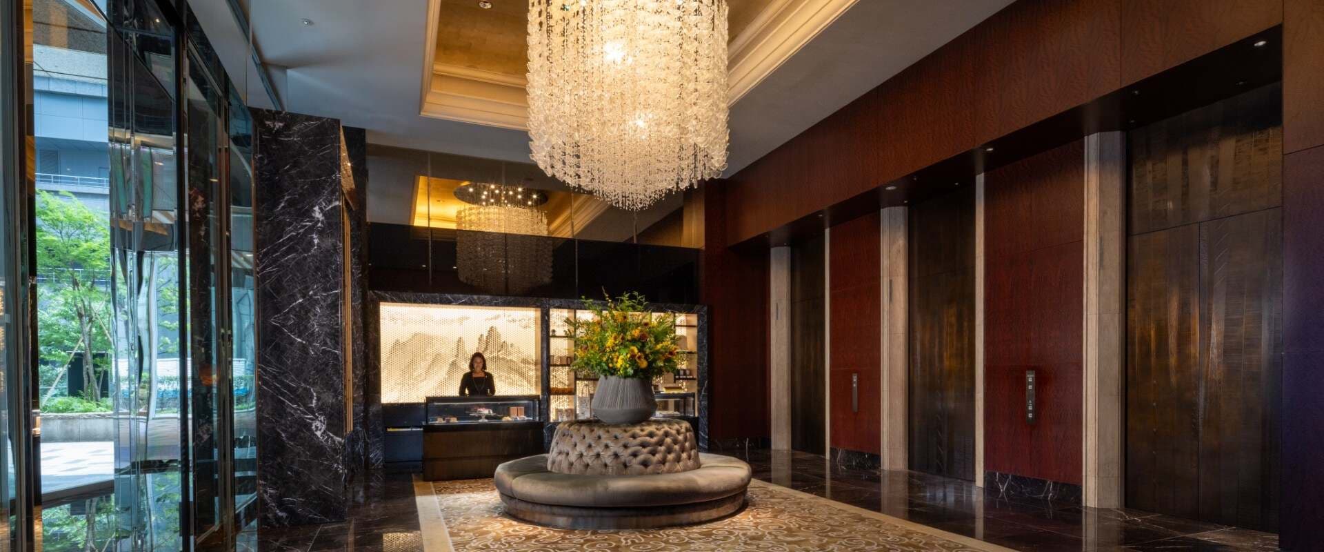 Shangri-La Tokyo — lobby