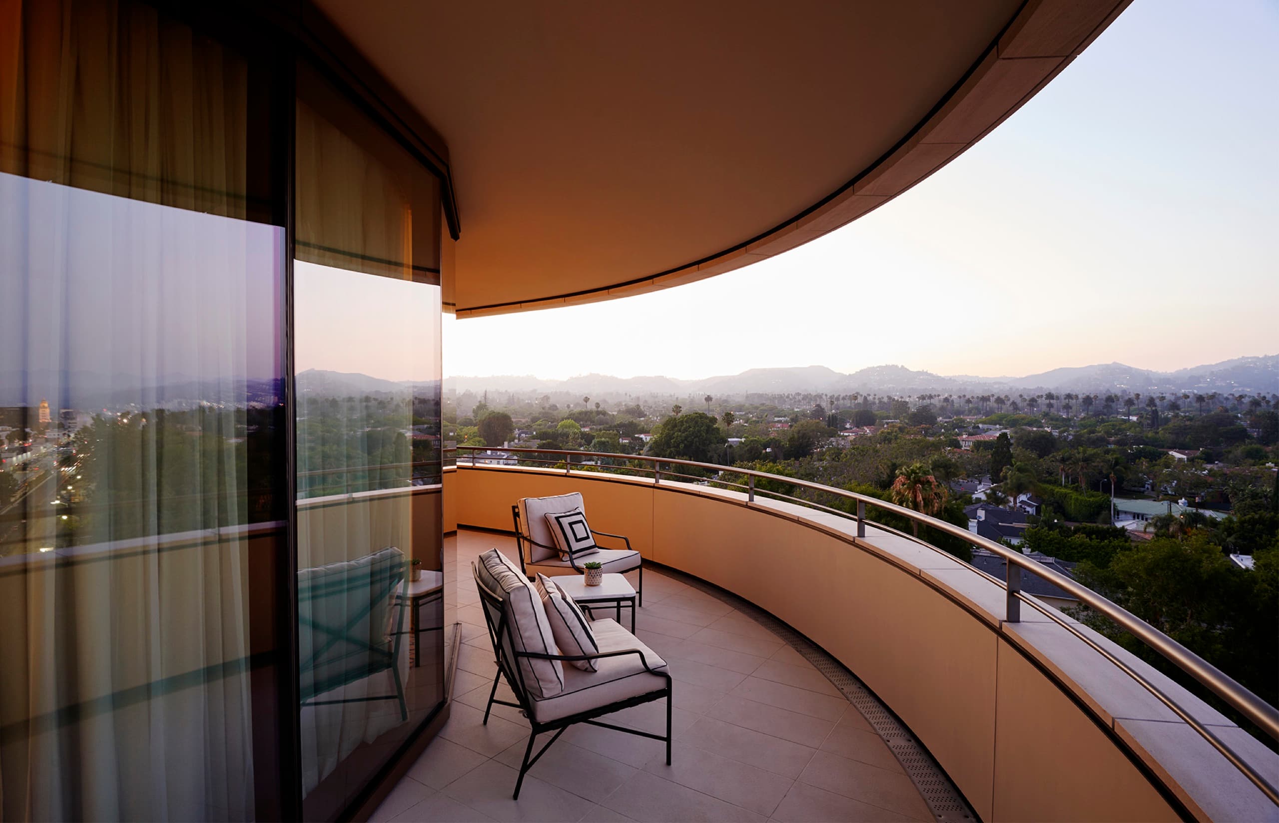 Beverly Hills Suite with Terrace and View, living room