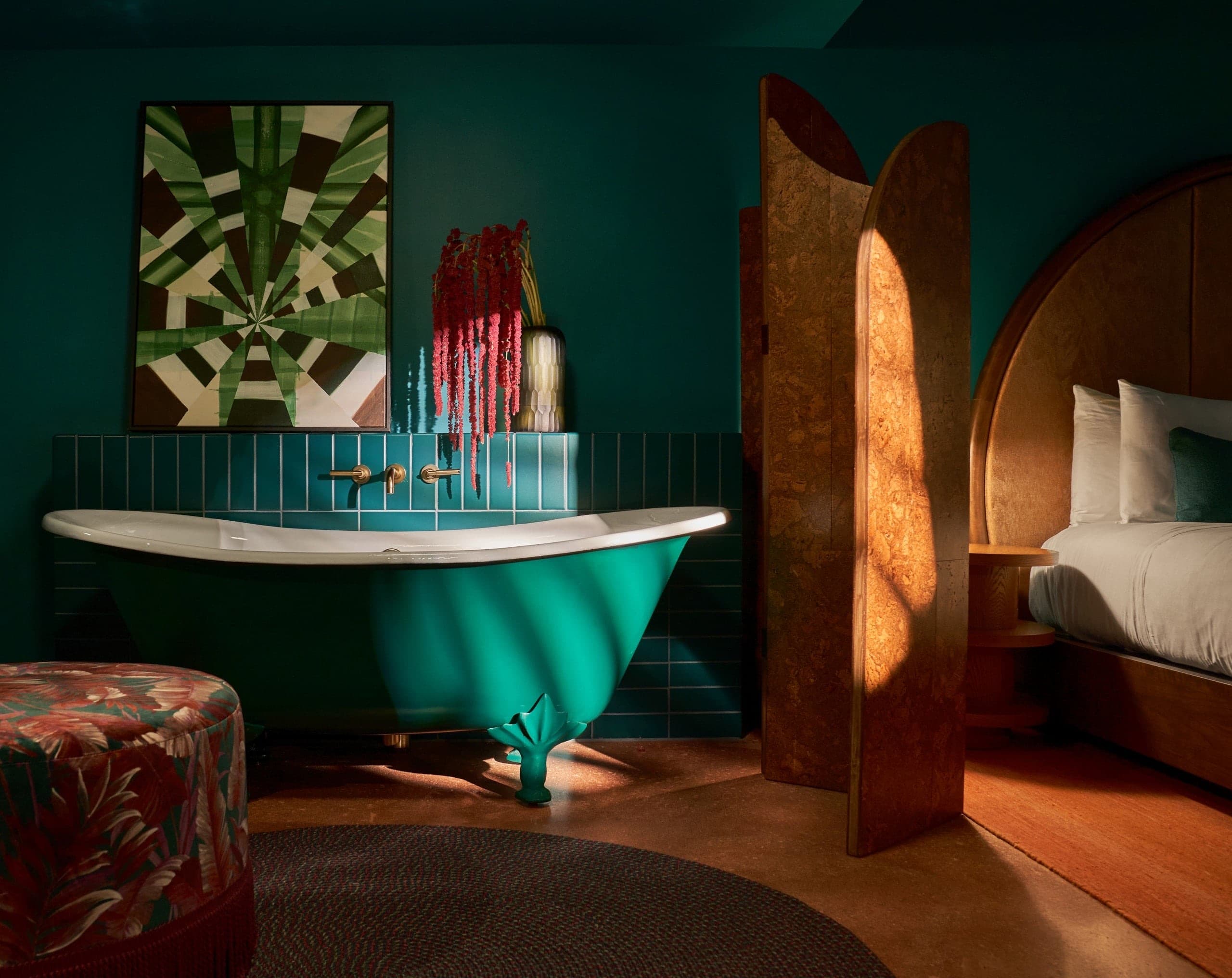 Deluxe Eden Studio with clawfoot tub