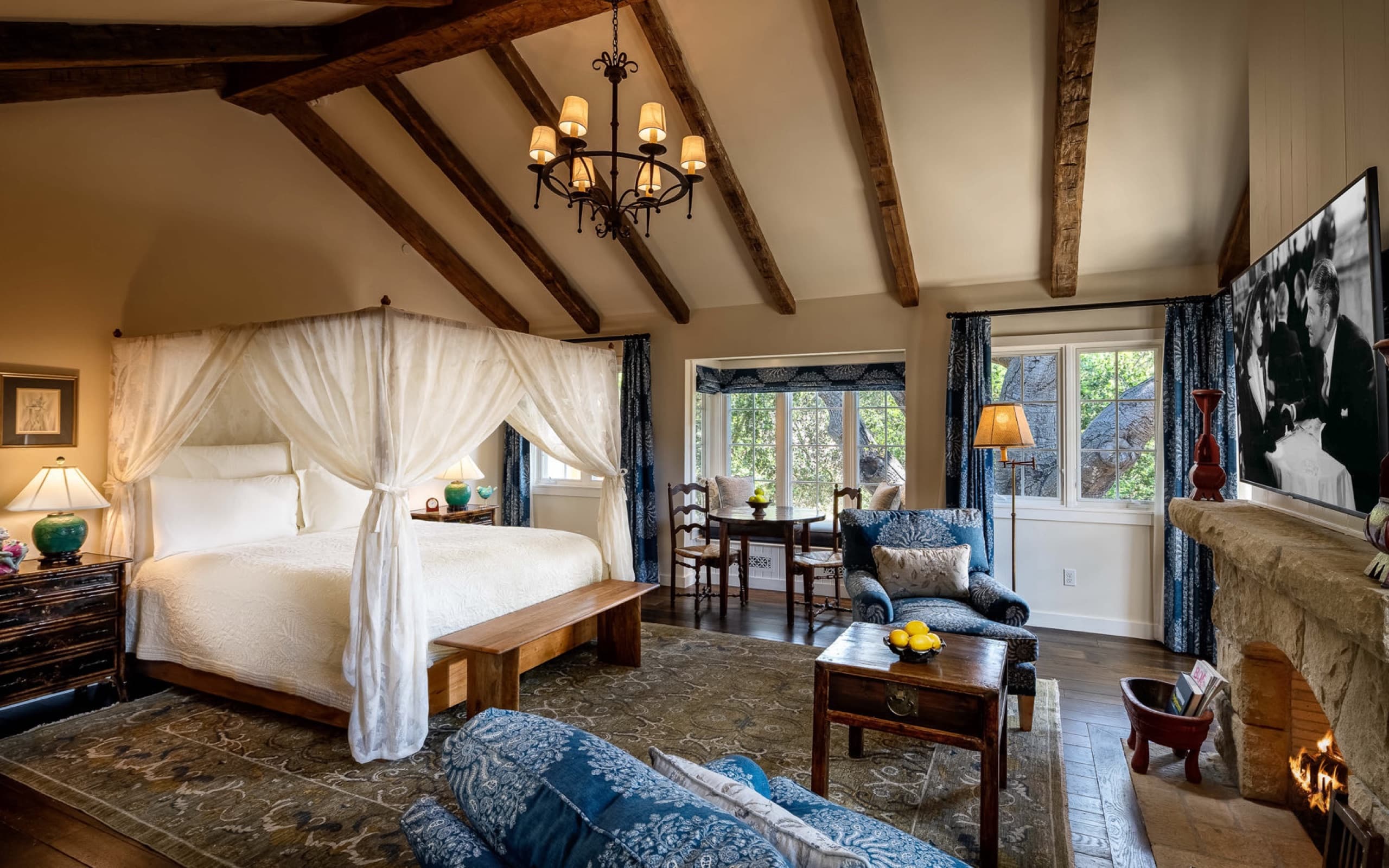 Iris Cottage - king canopy bed, fireplace and seating area
