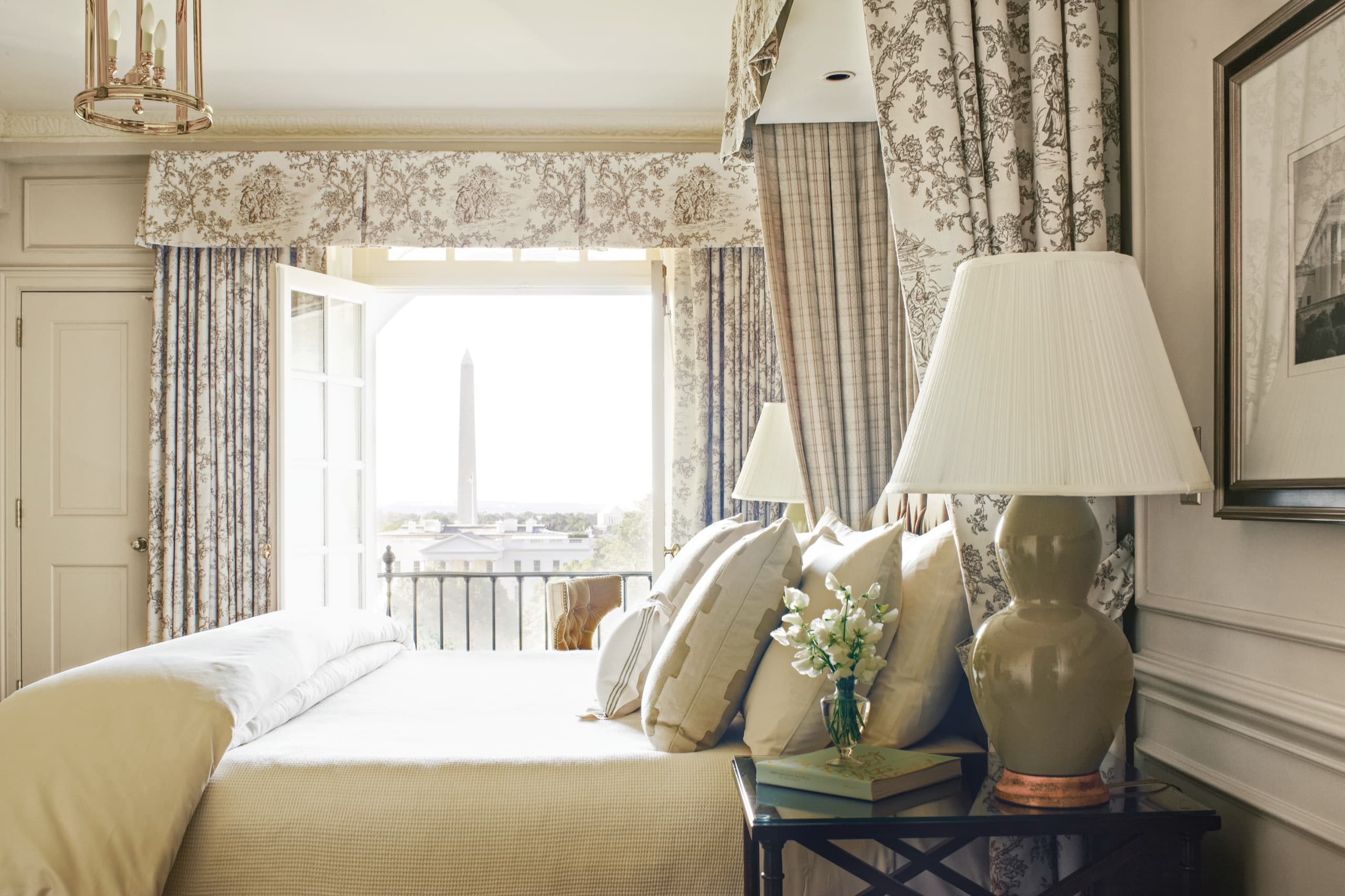 Federal Suite bedroom with Washington Monument view