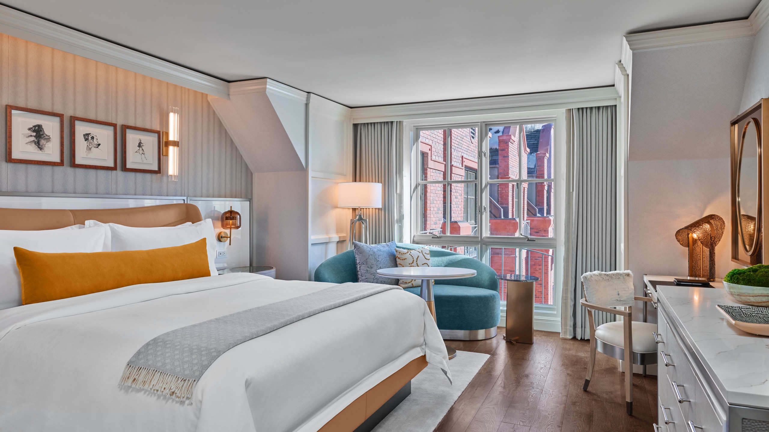 Grand Deluxe King, Mountain View — signature guest room