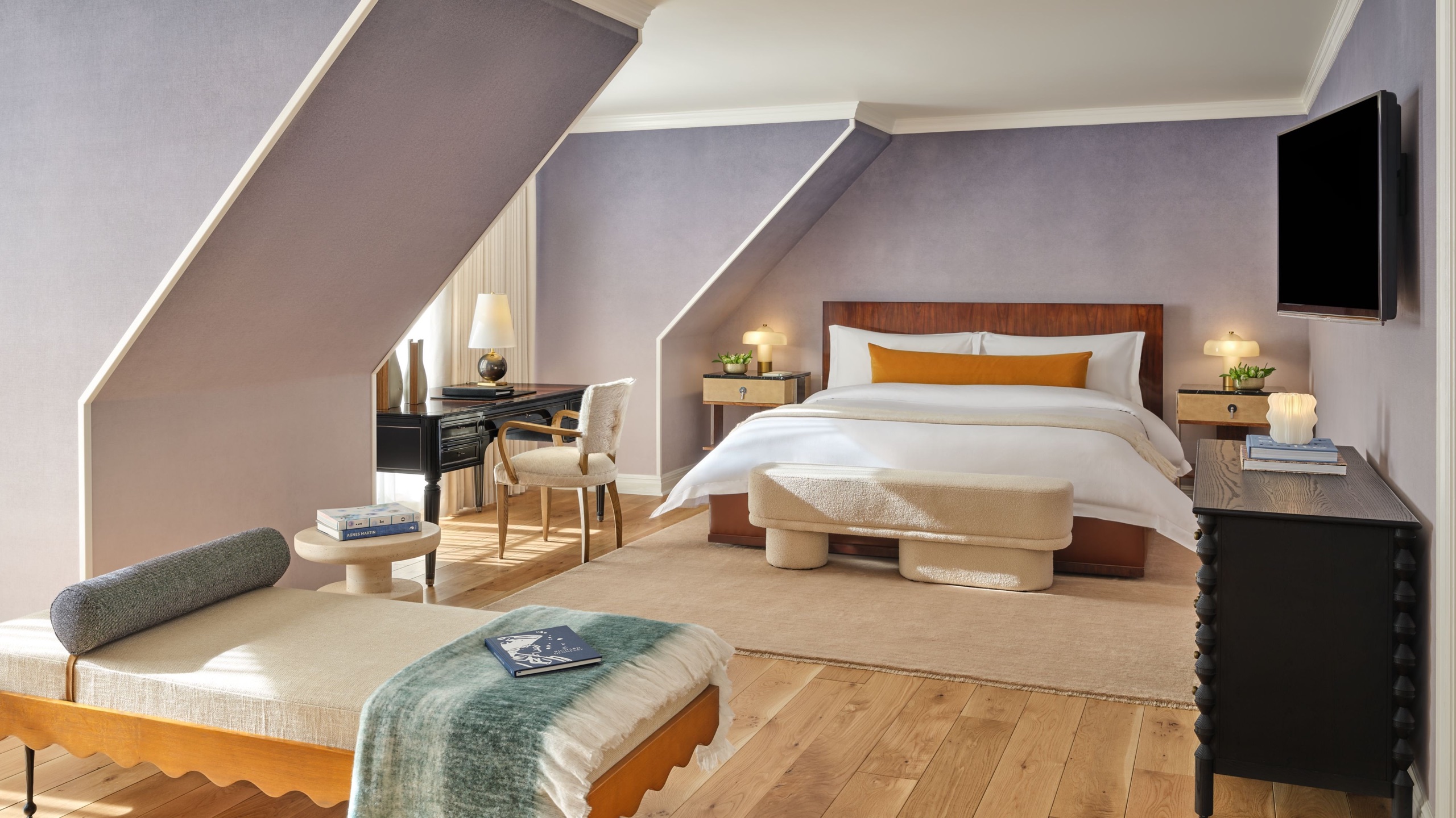 Snow Lodge Suite — living area