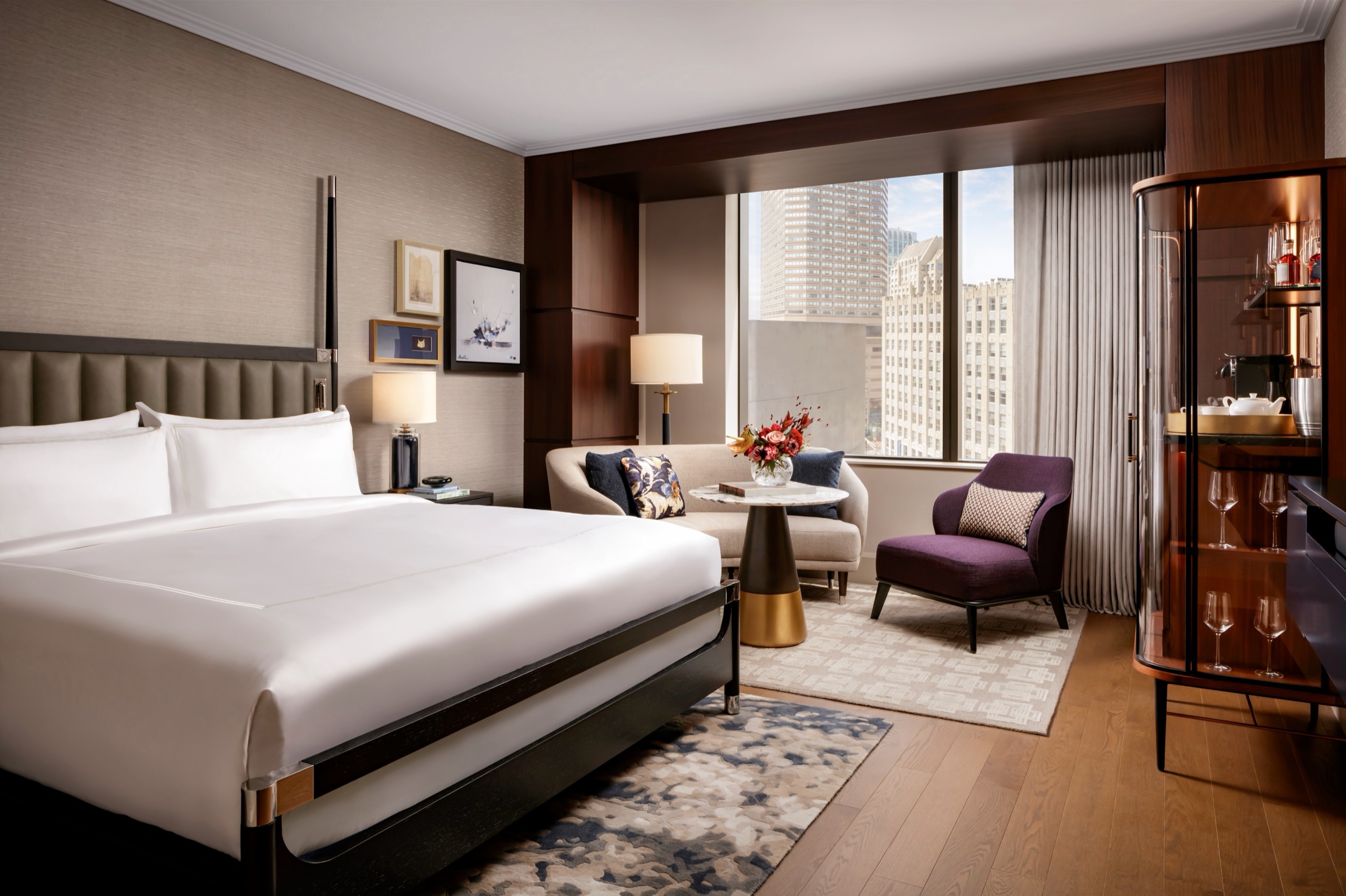 Grand King Room with city view and trunk-style bar