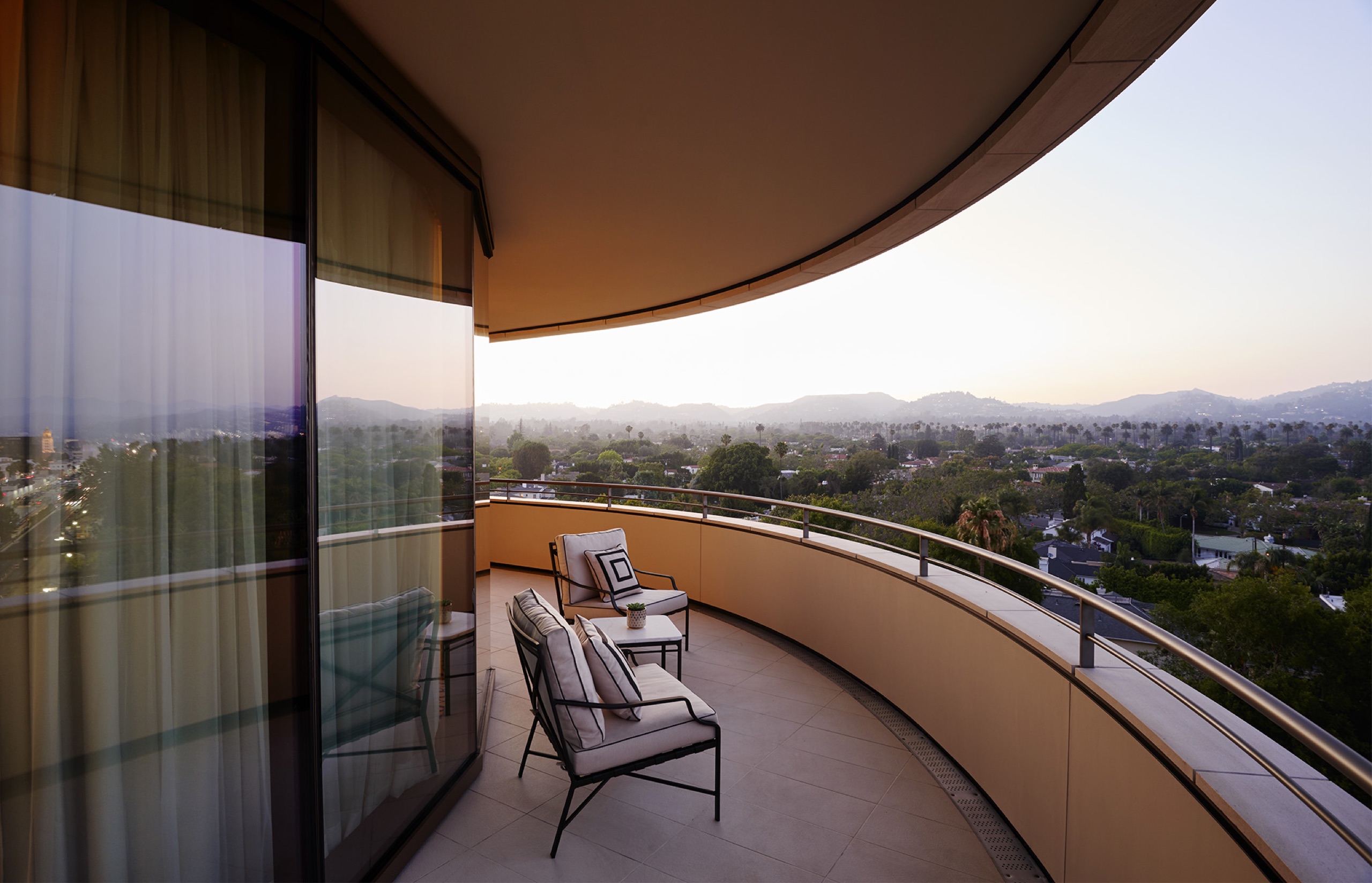Beverly Hills Suite with Terrace and View, living room