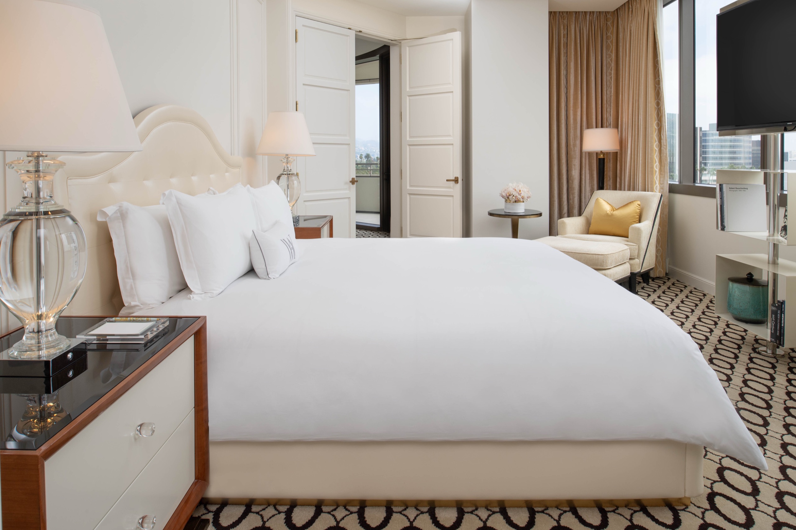 Beverly Hills Suite with Terrace and View, bedroom