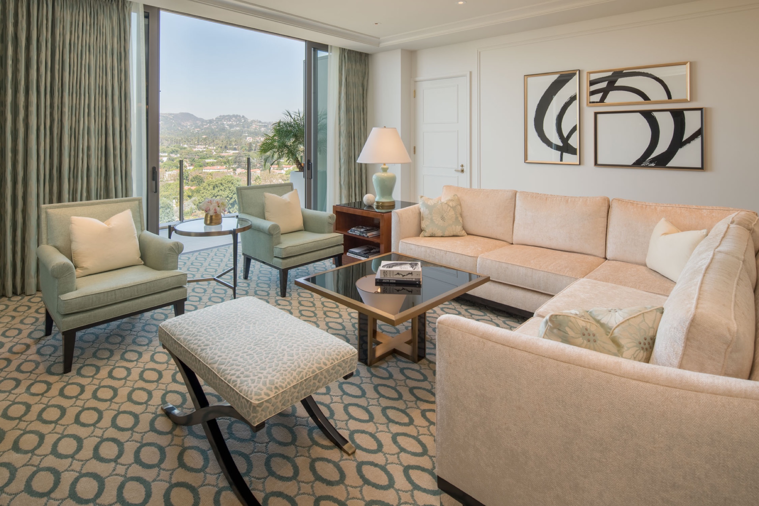 Hollywood Suite with Terrace and View, bedroom