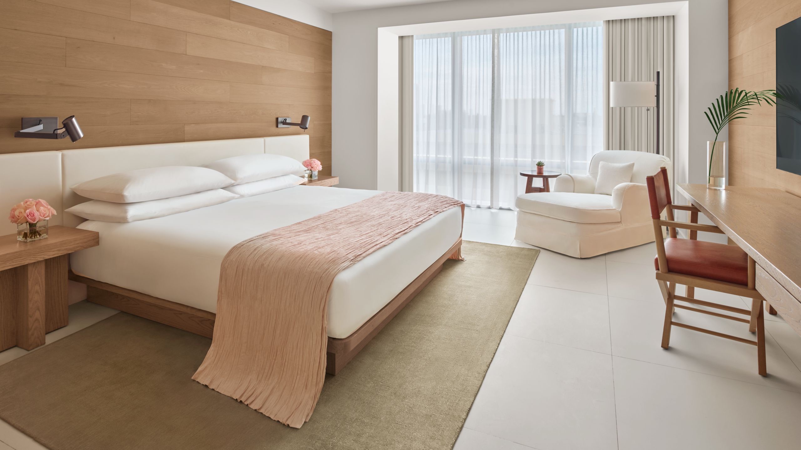Deluxe City View King guestroom