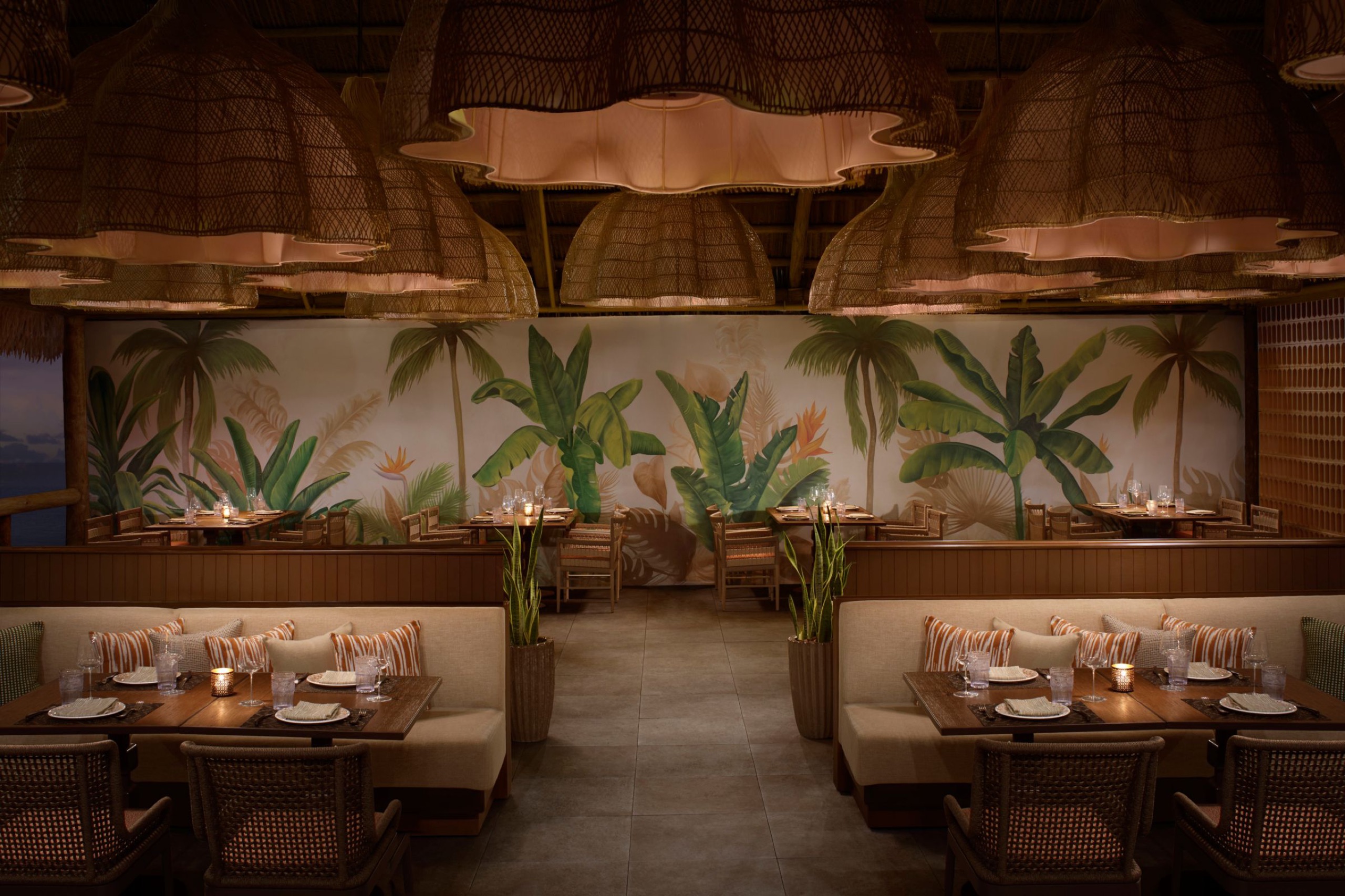 Paralia dining room (Aegean-inspired)