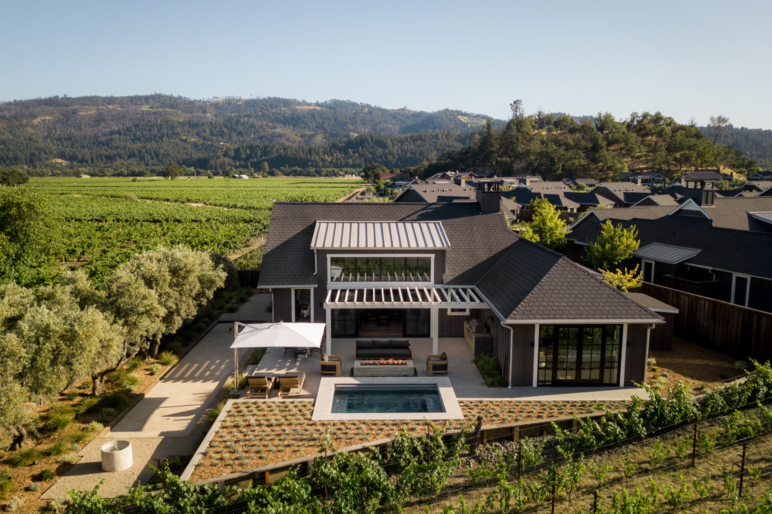 Vineyard Three-Bedroom Estate Villa with Pool — great room with leather sectional, ring chandelier and full-height doors to the patio