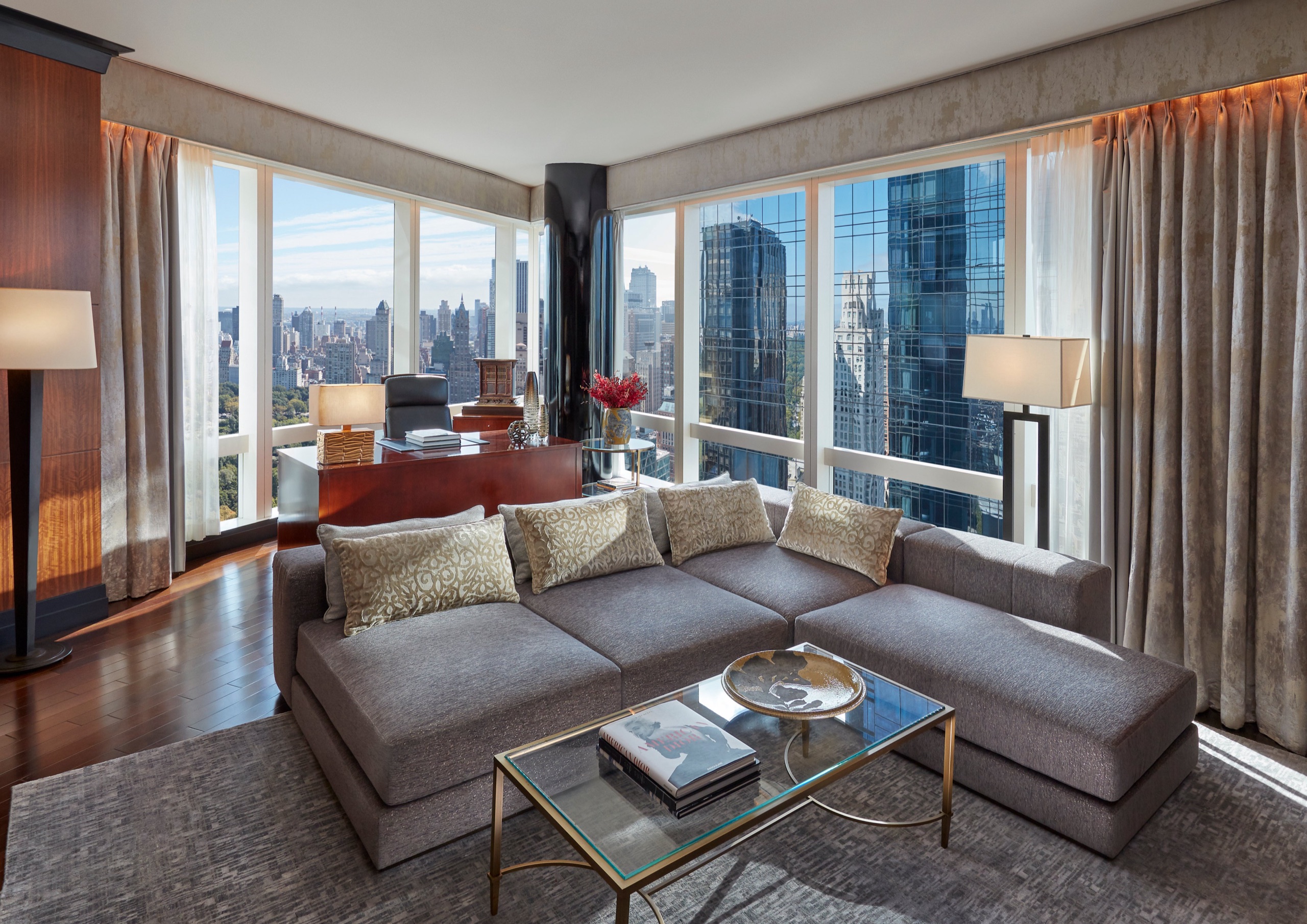 Suite 5000 — master bedroom