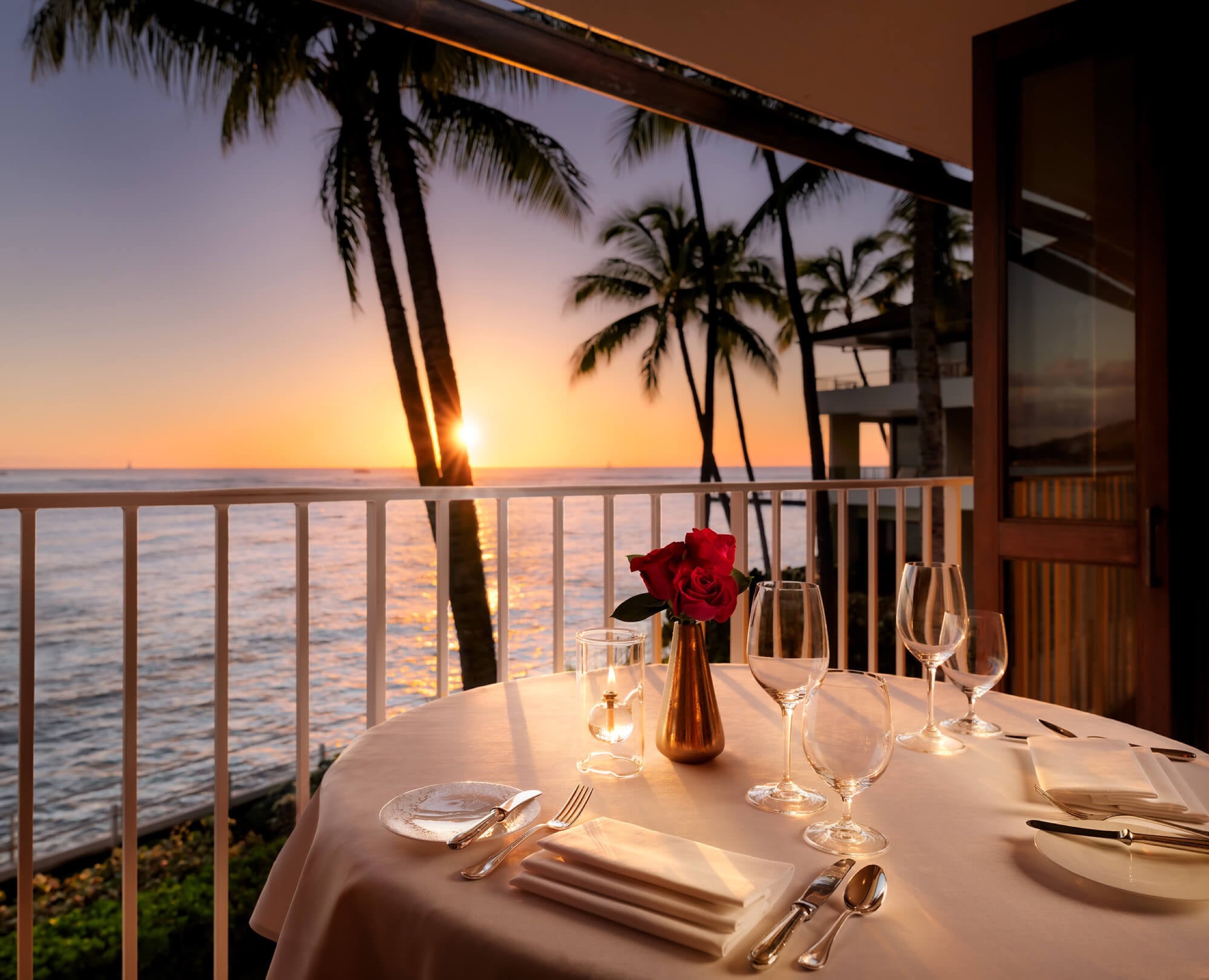 La Mer oceanfront table at sunset