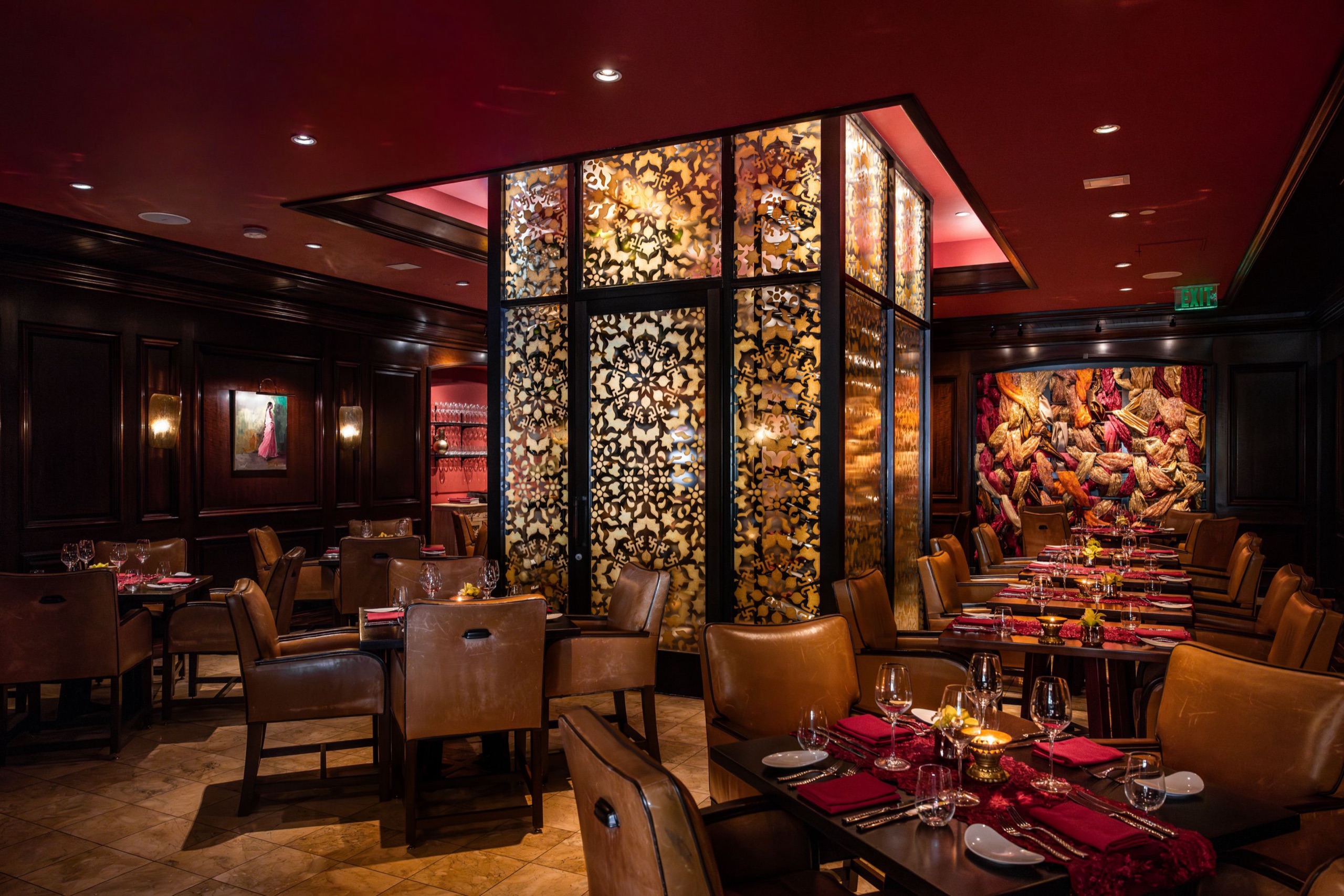 KAHANI, contemporary Indian restaurant (red lacquer ceiling, gilded lattice screens)