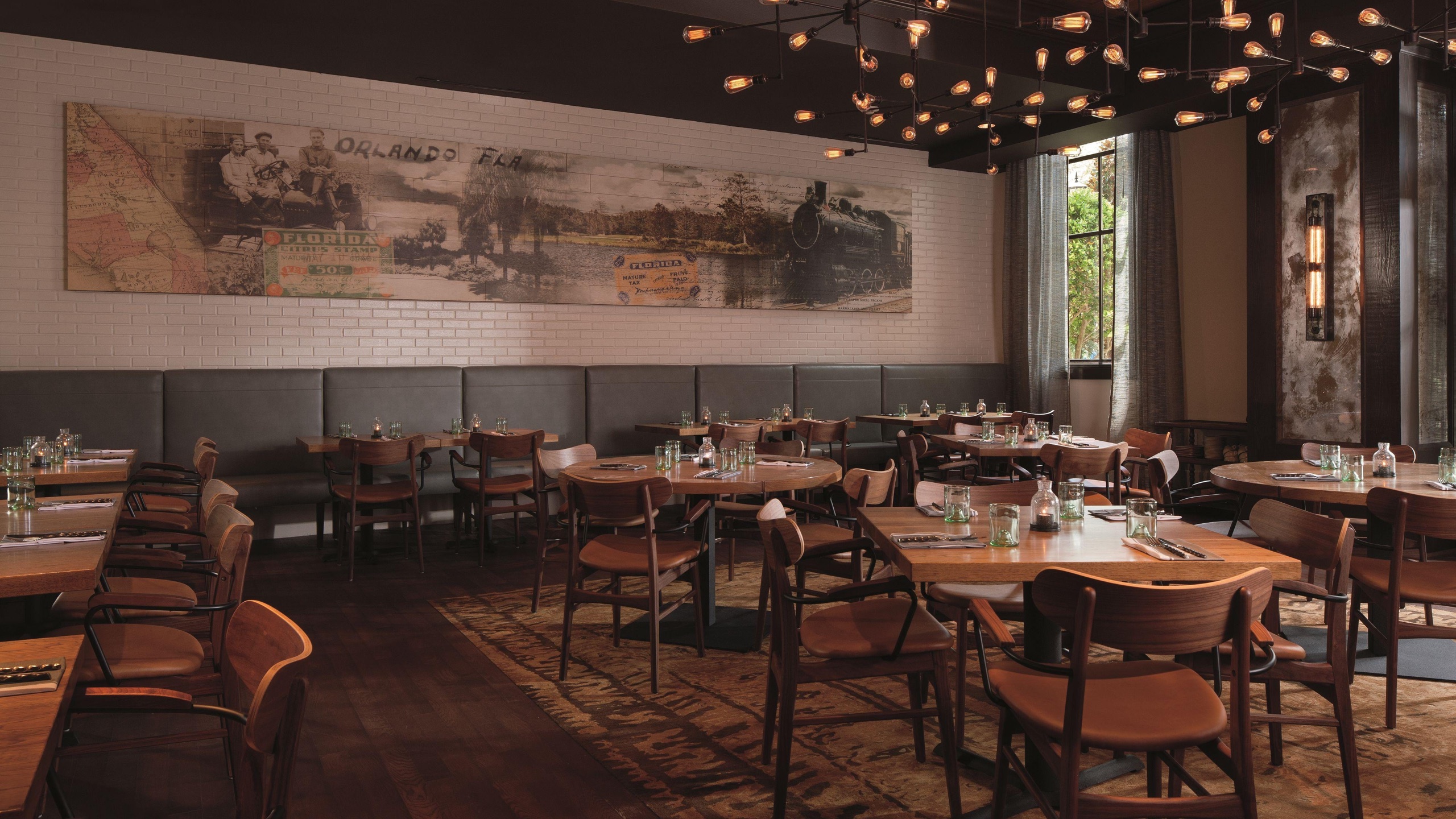 Highball & Harvest dining room (Southern restaurant and bar)