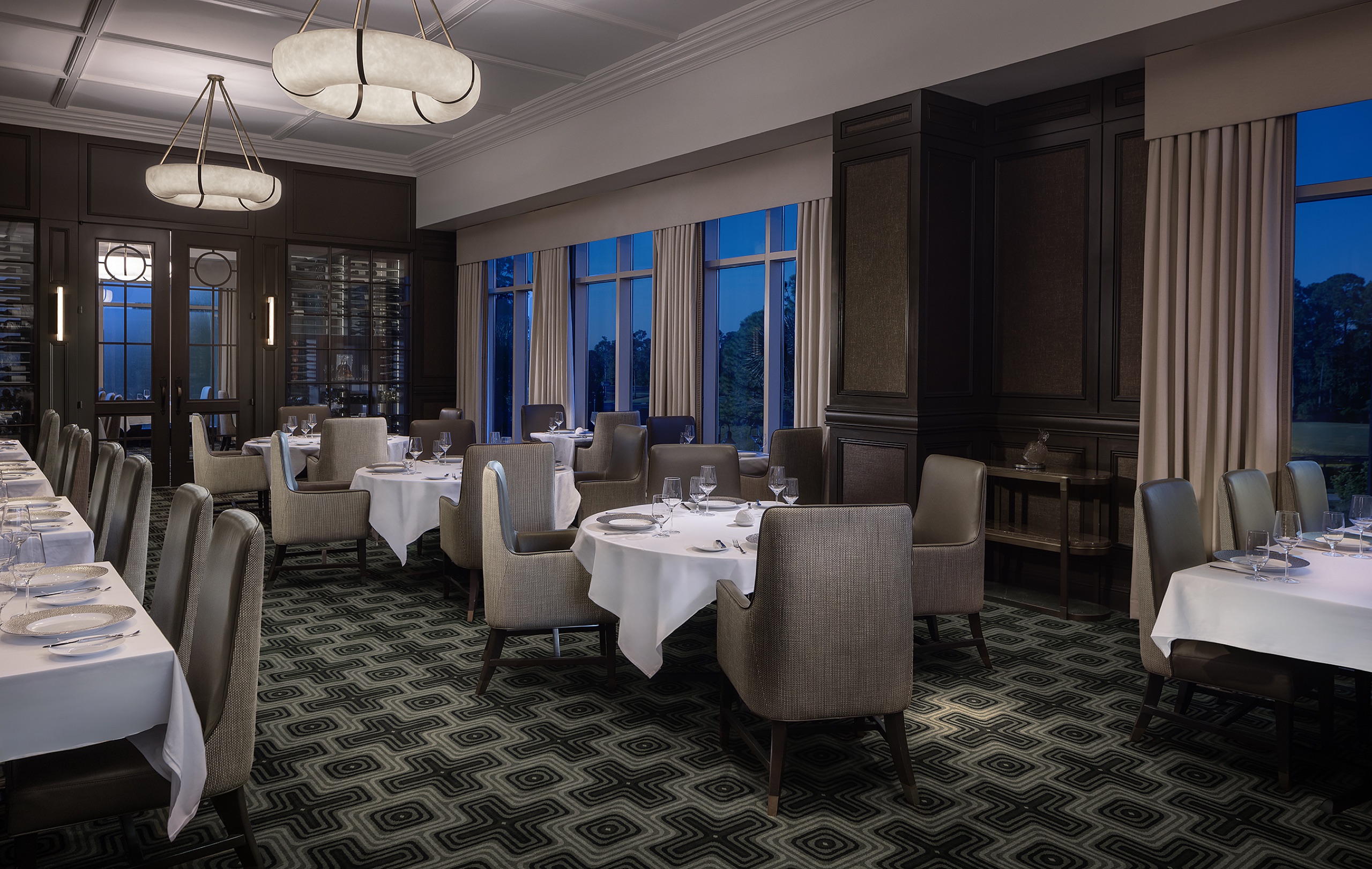 Bull & Bear steakhouse dining room