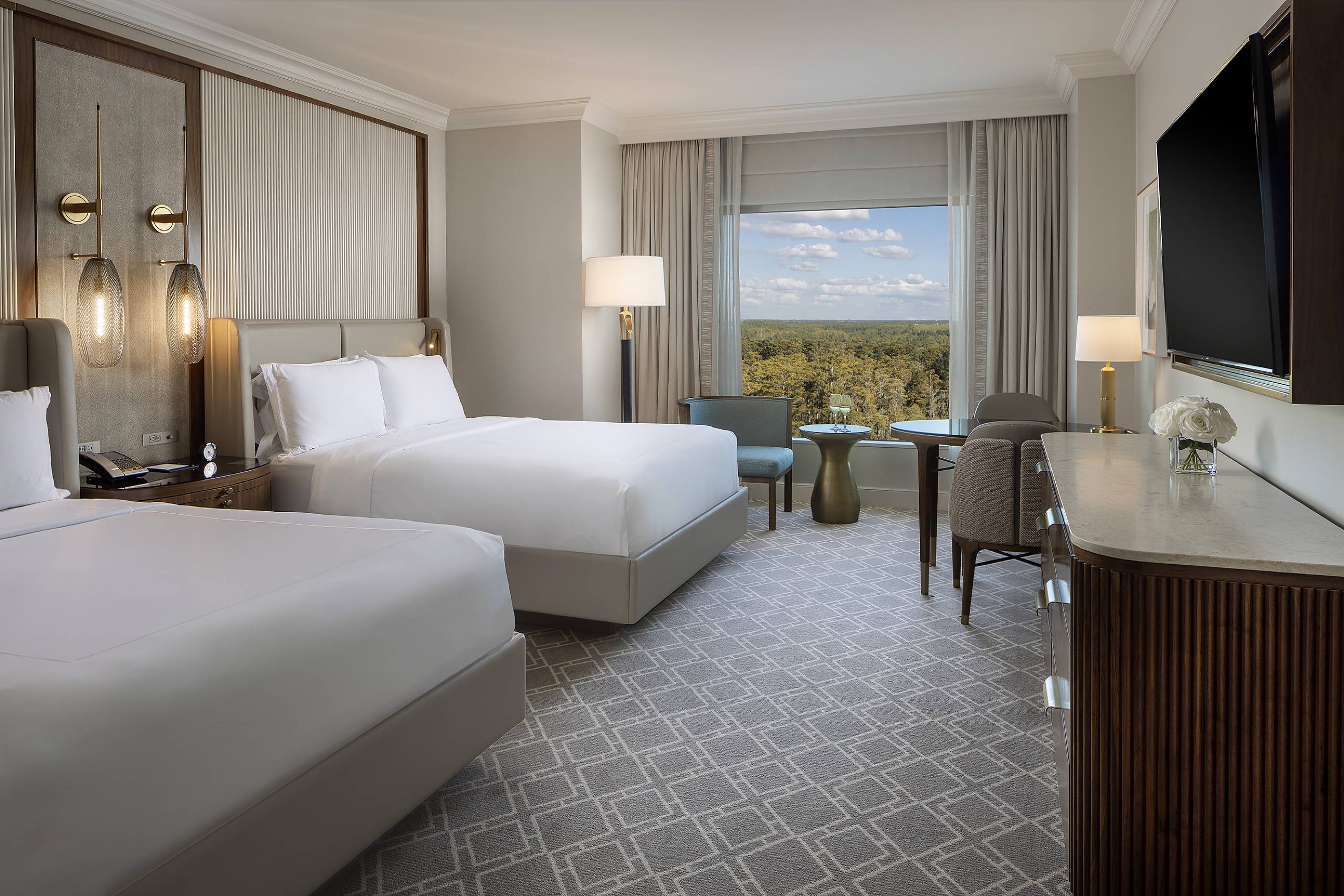 Deluxe Queen guest room with Bonnet Creek Nature Preserve view