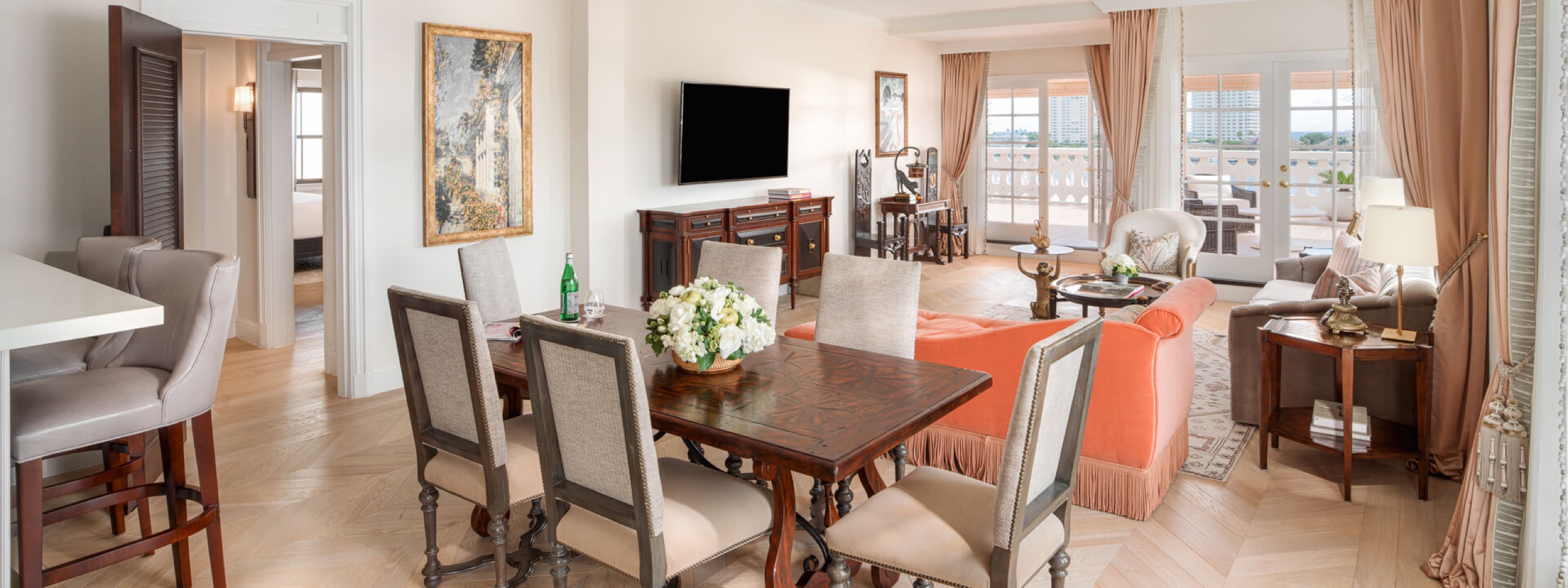 Yacht Club — Commodore Suite, living and dining room
