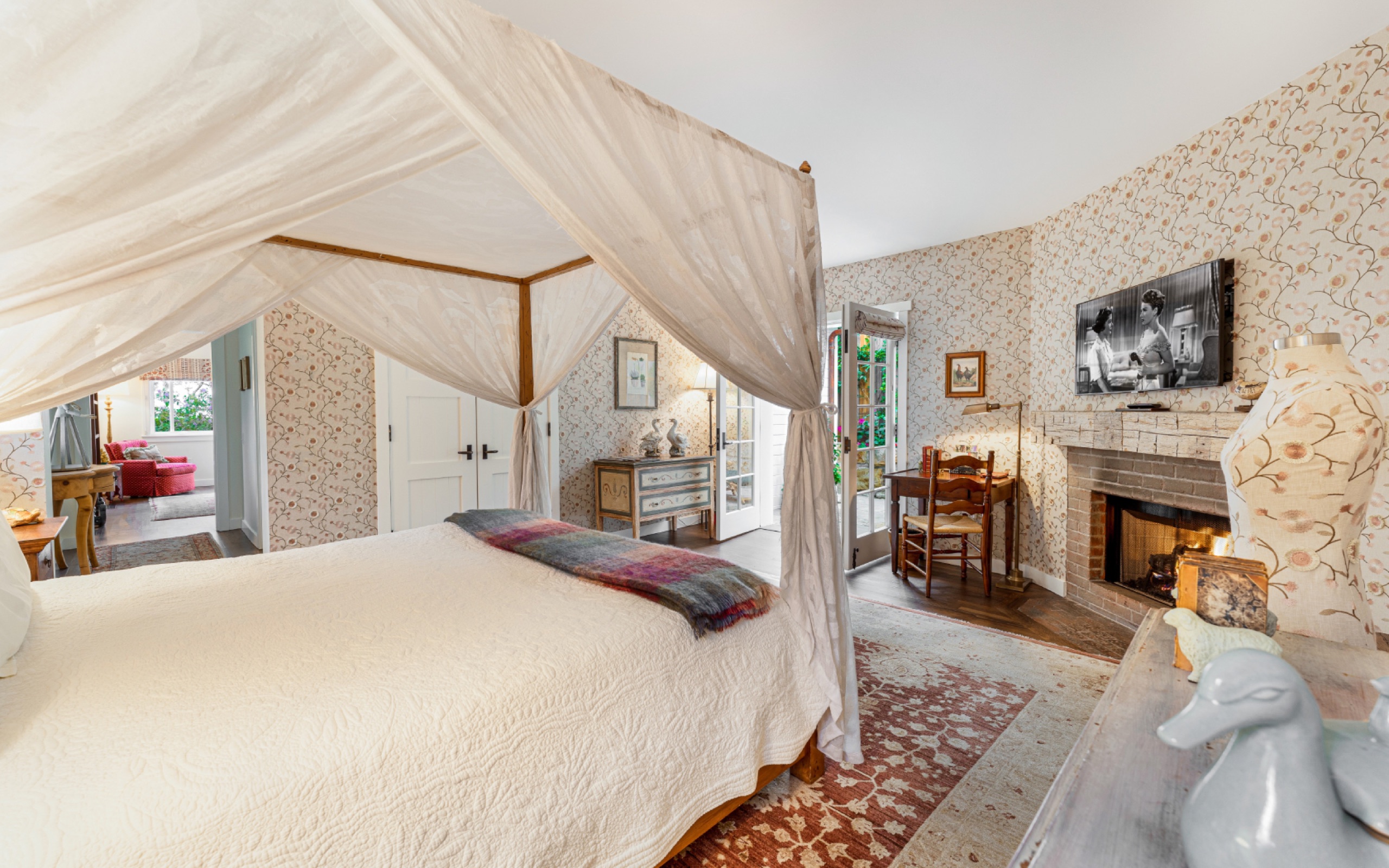 Cypress Cottage - king canopy bed with old-world fireplace