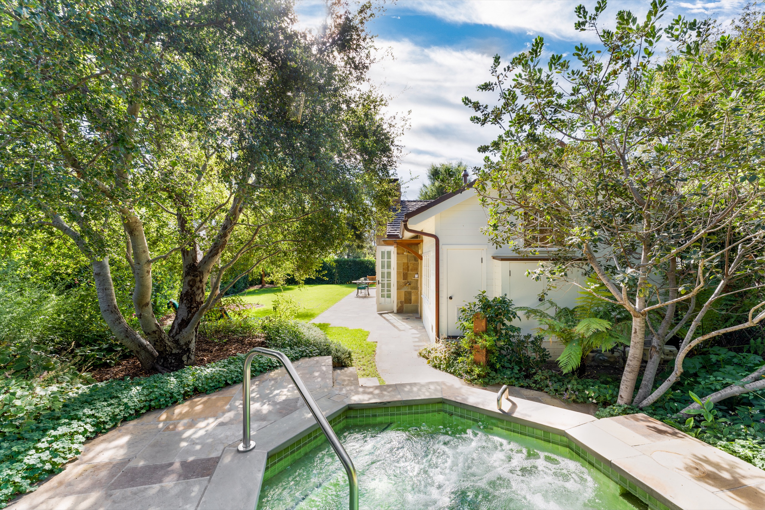 Lilac Cottage - private garden patio with hot tub