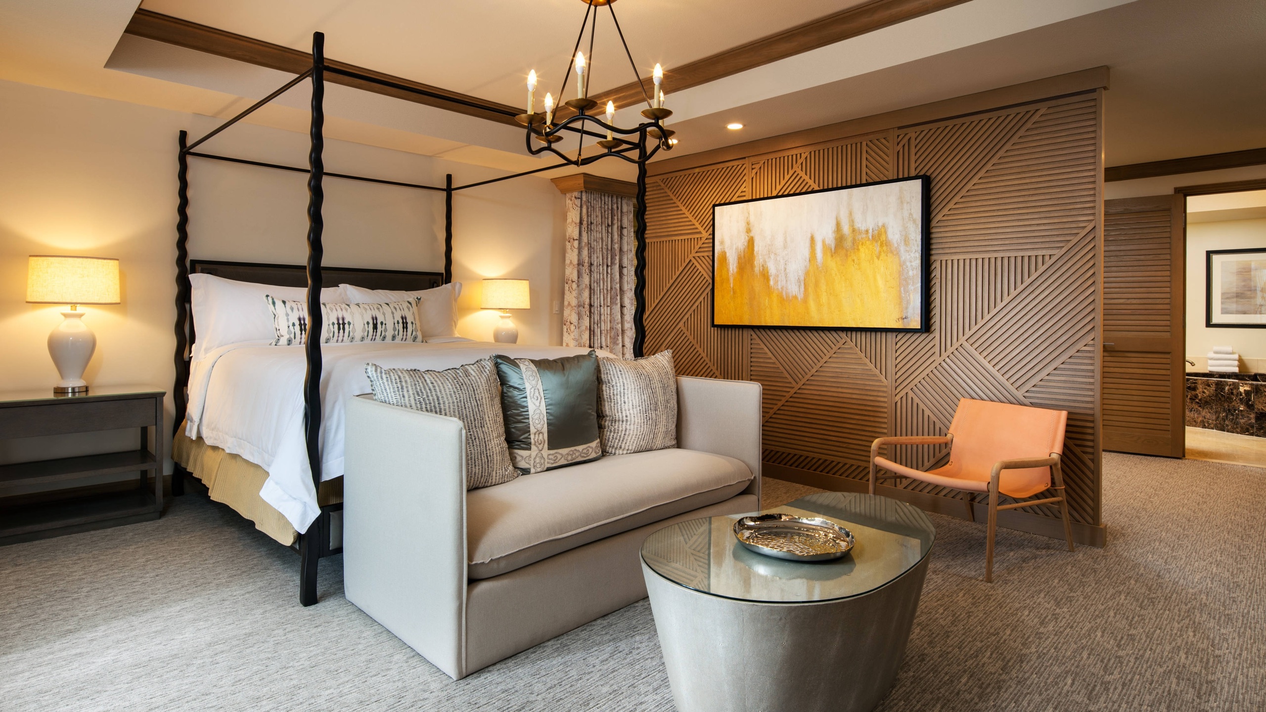 Presidential Suite master bedroom (four-poster bed)