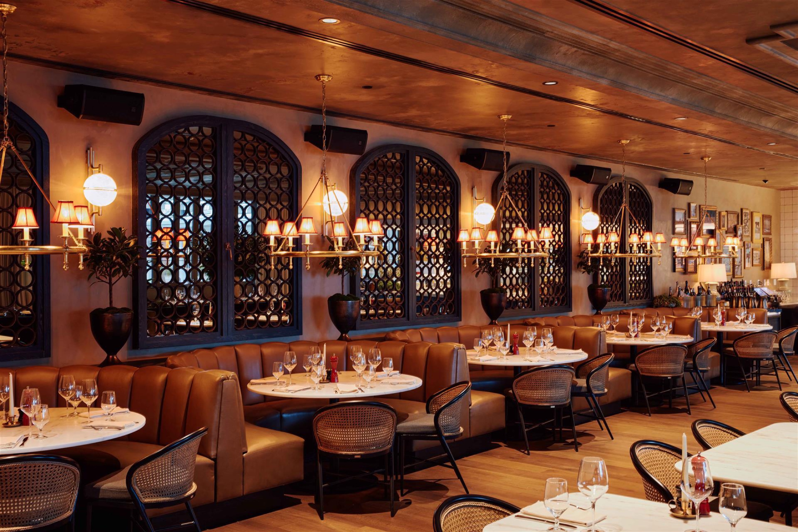 Le Ame dining room with banquettes and arched lattice windows