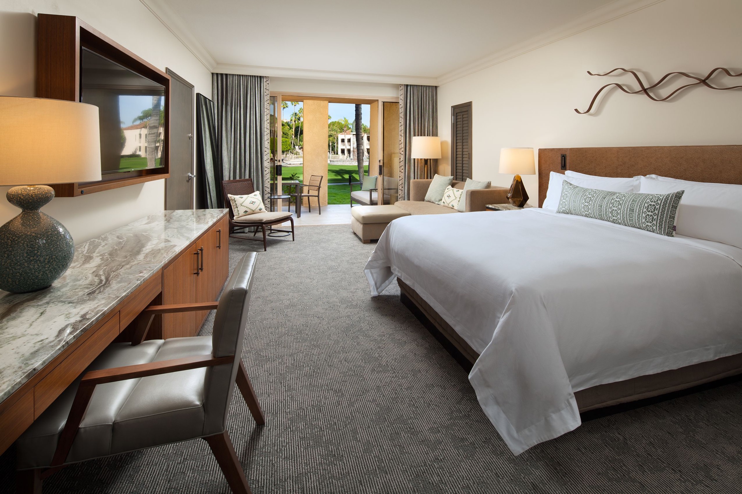 Casita King guest room opening onto the lawn