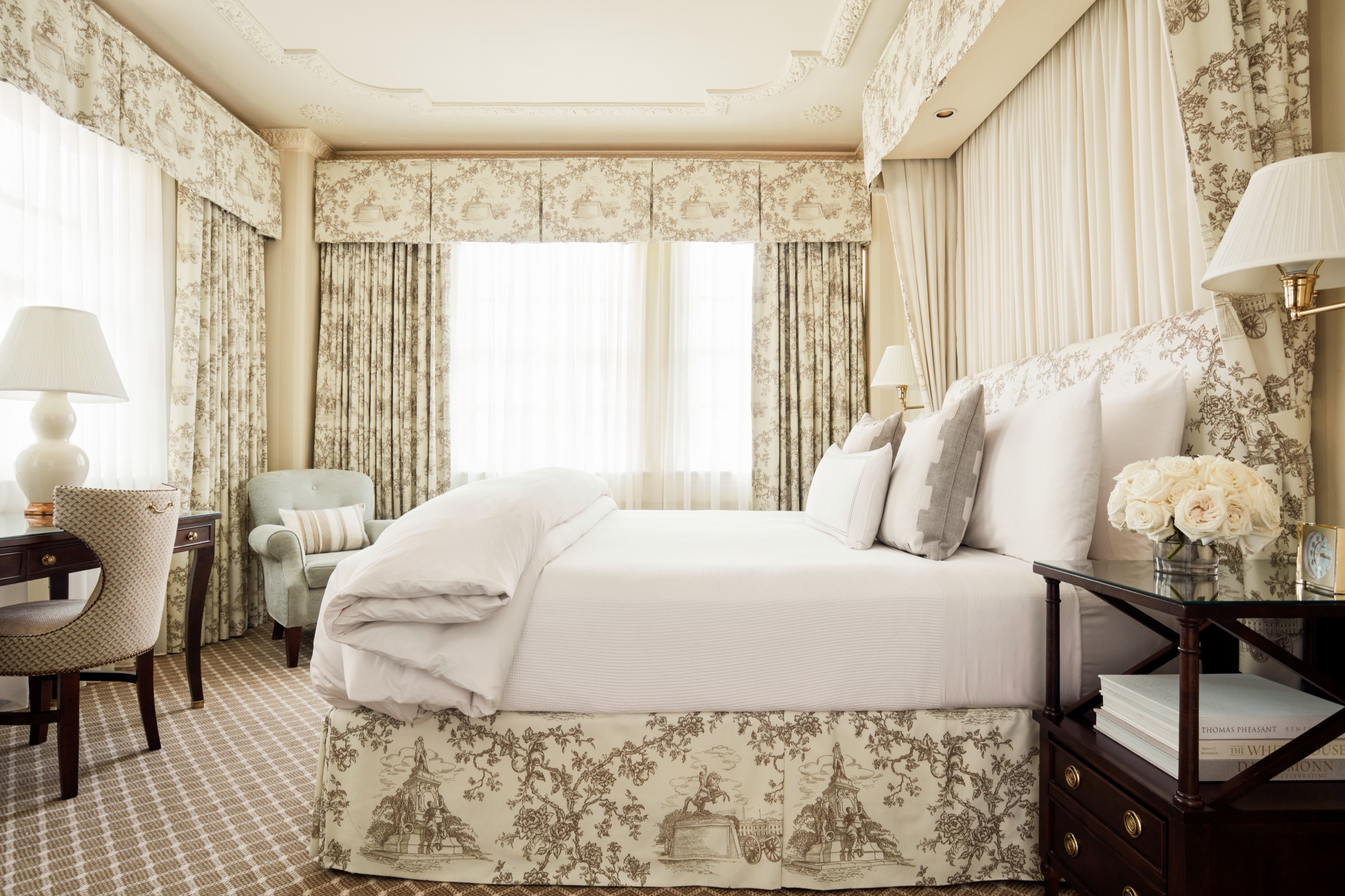 Lafayette Park View Suite - living and dining area