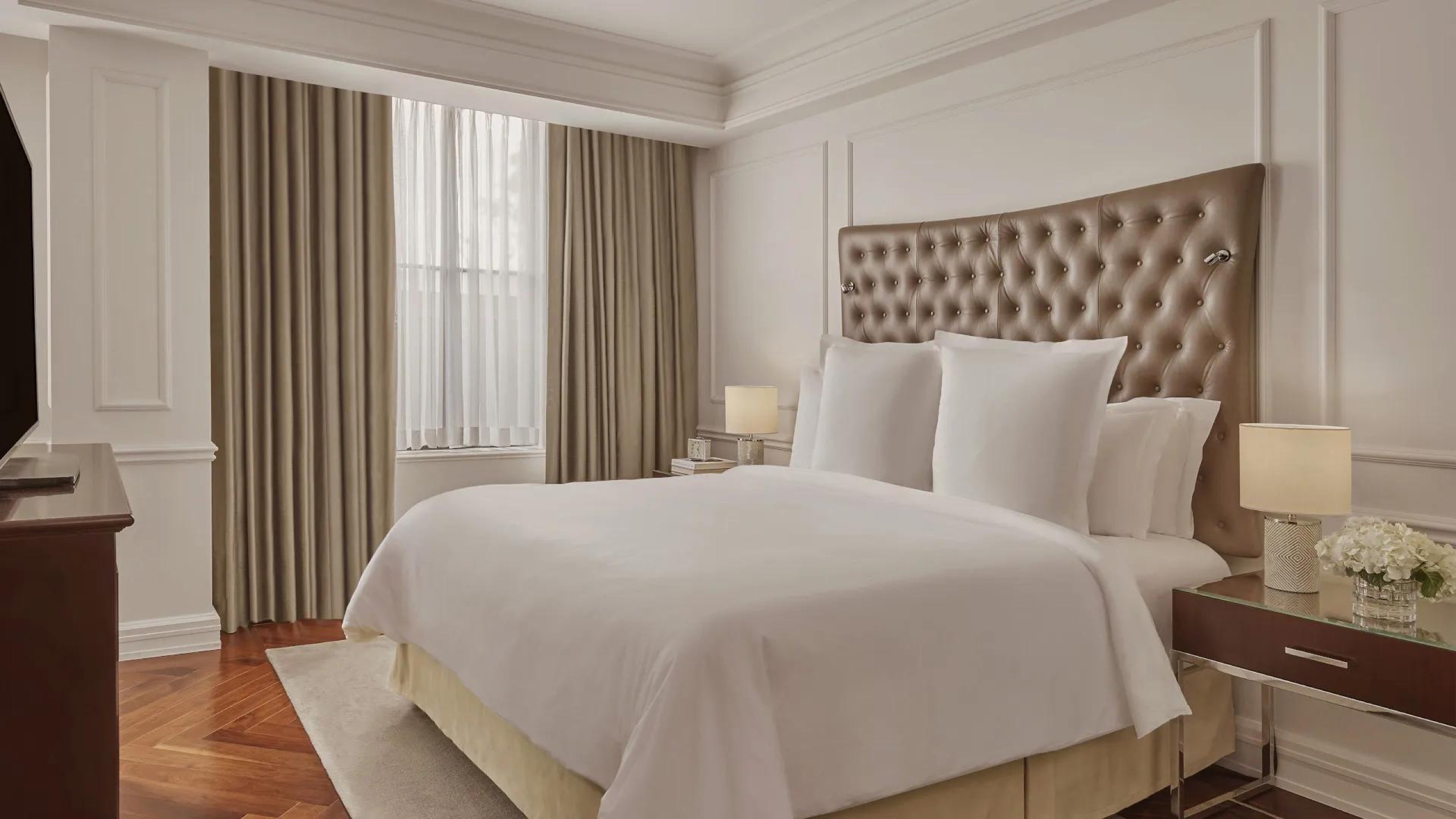 Rosewood Suite bedroom (Room 306)