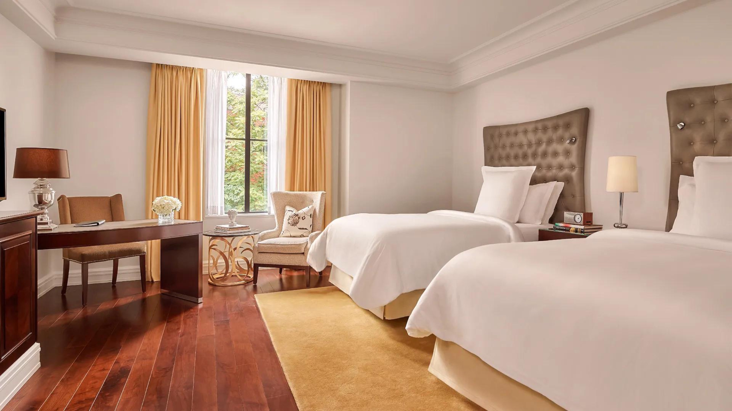 Deluxe King Room (Room 504)